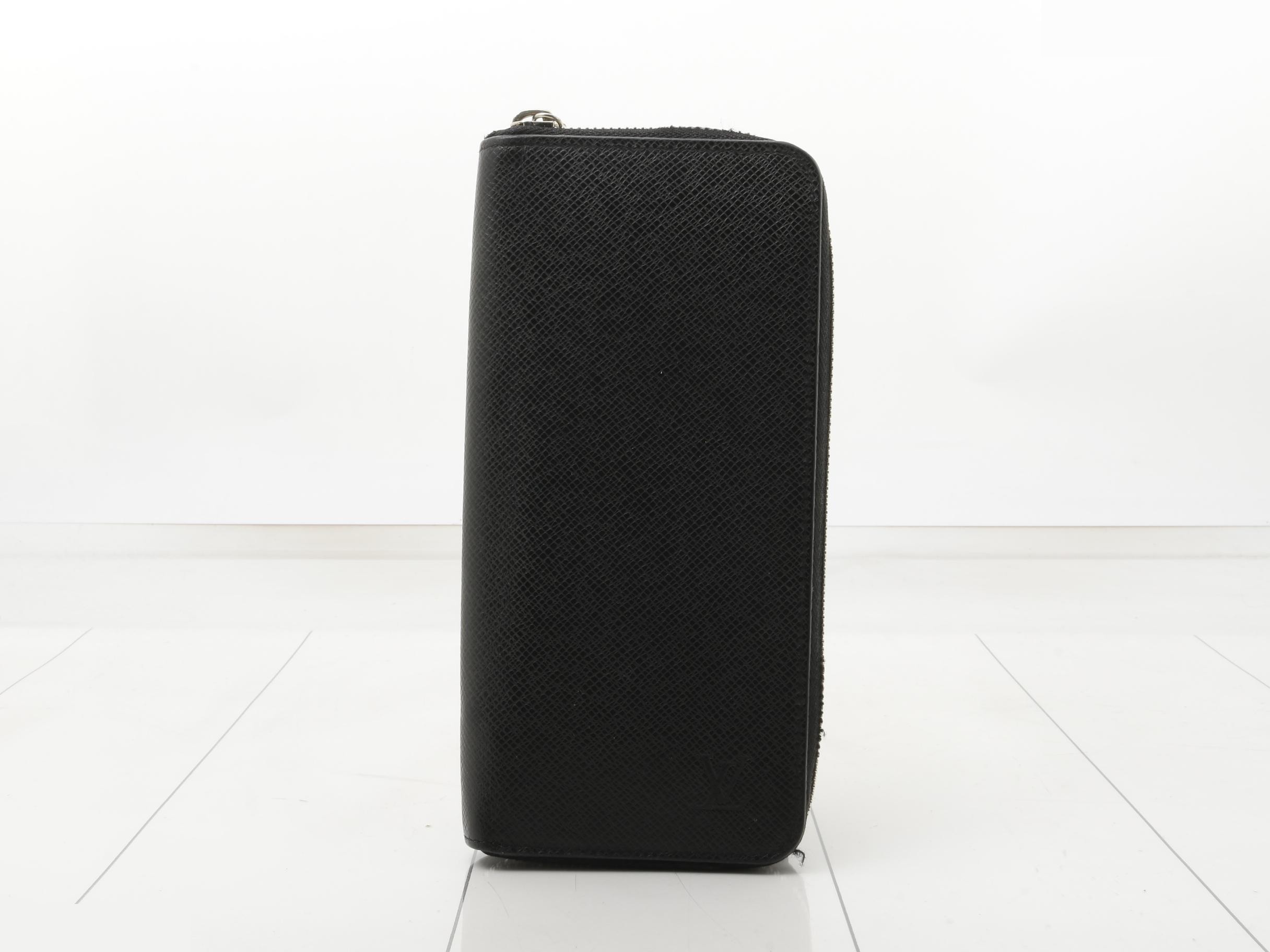 Taiga Zippy Wallet Vertical M30503