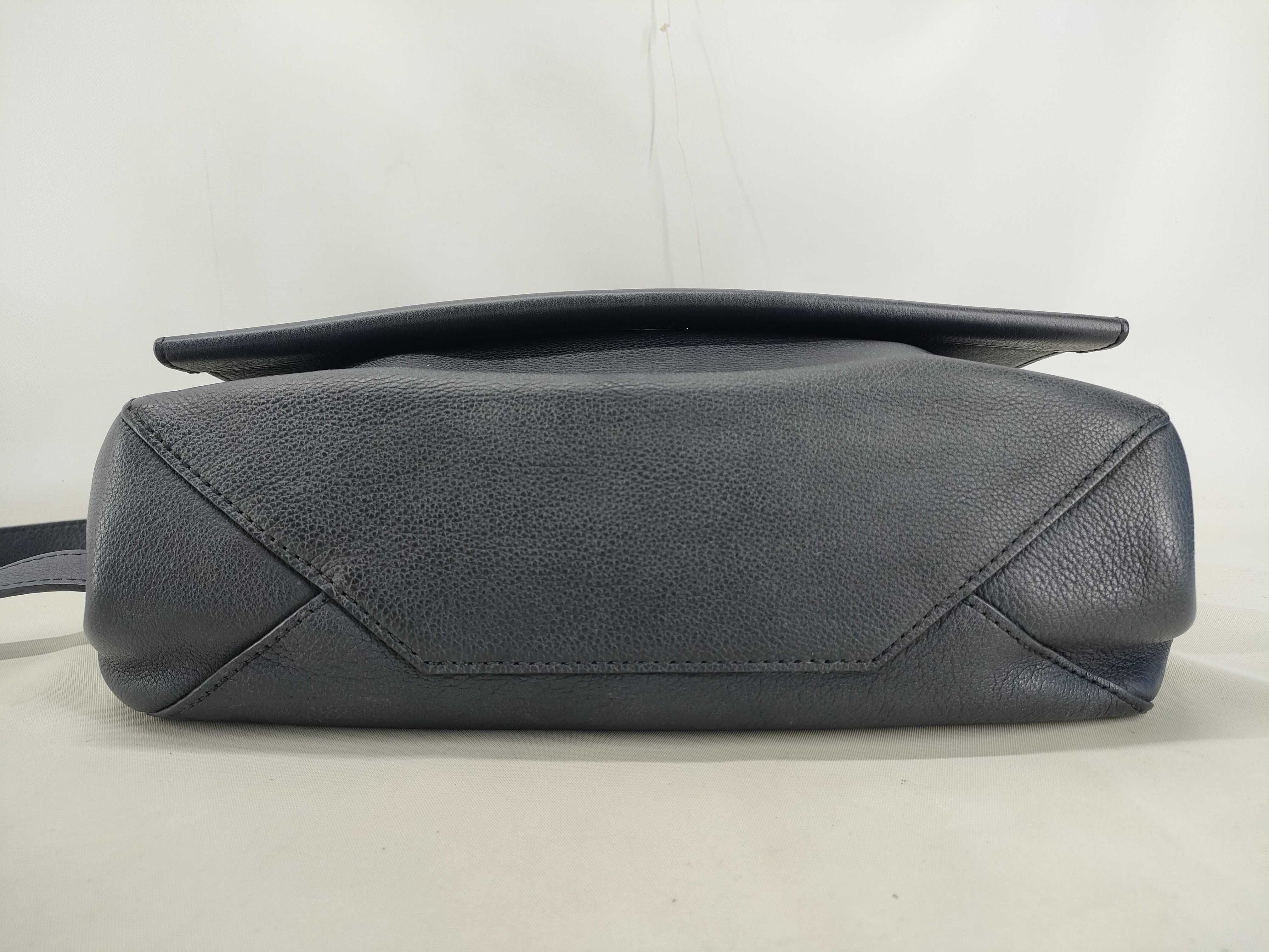 MY-Lockme Cartable M50250 FL00117 Black LV Logo & Leather - Grad Shoulder Bag — view 3