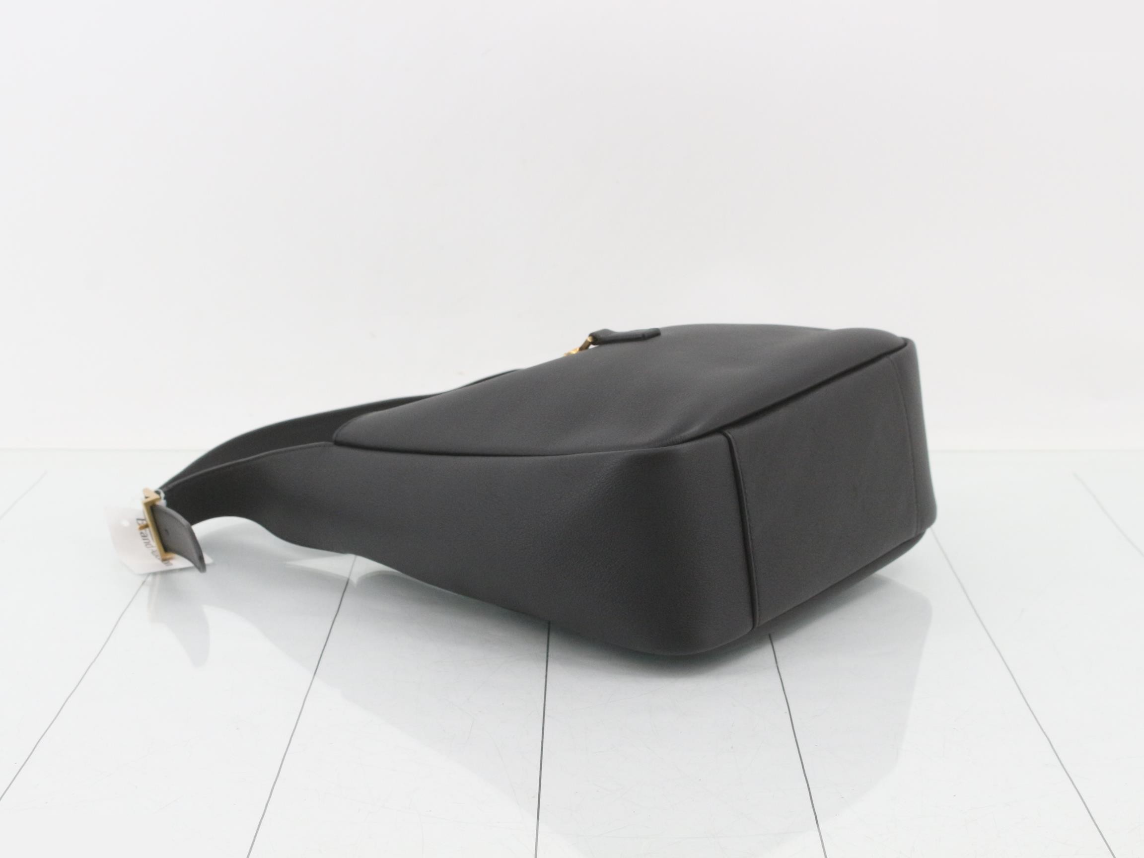 Le Cincassette Leather One-Shoulder Bag, Black — view 5