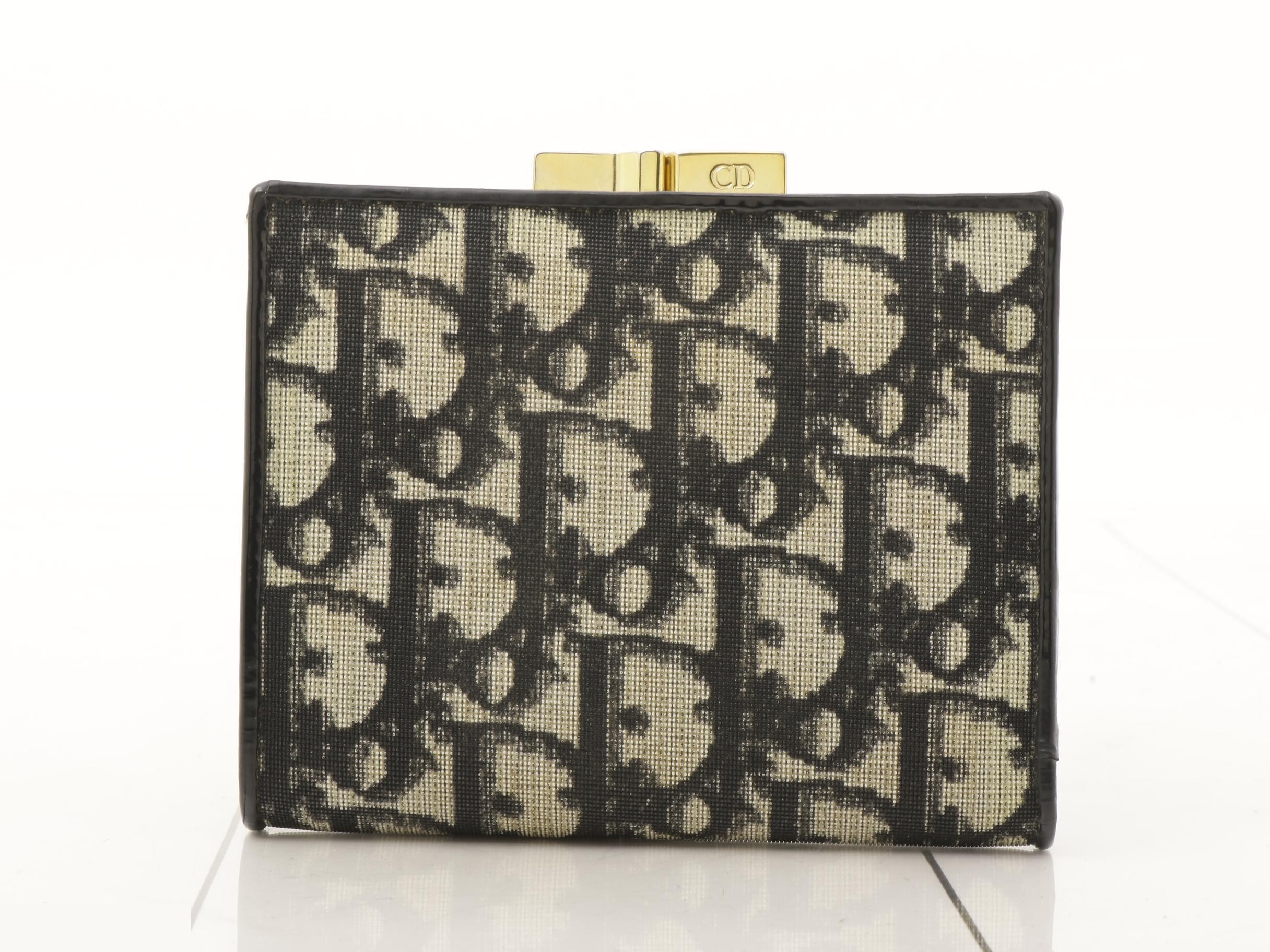 coin purse — view 2
