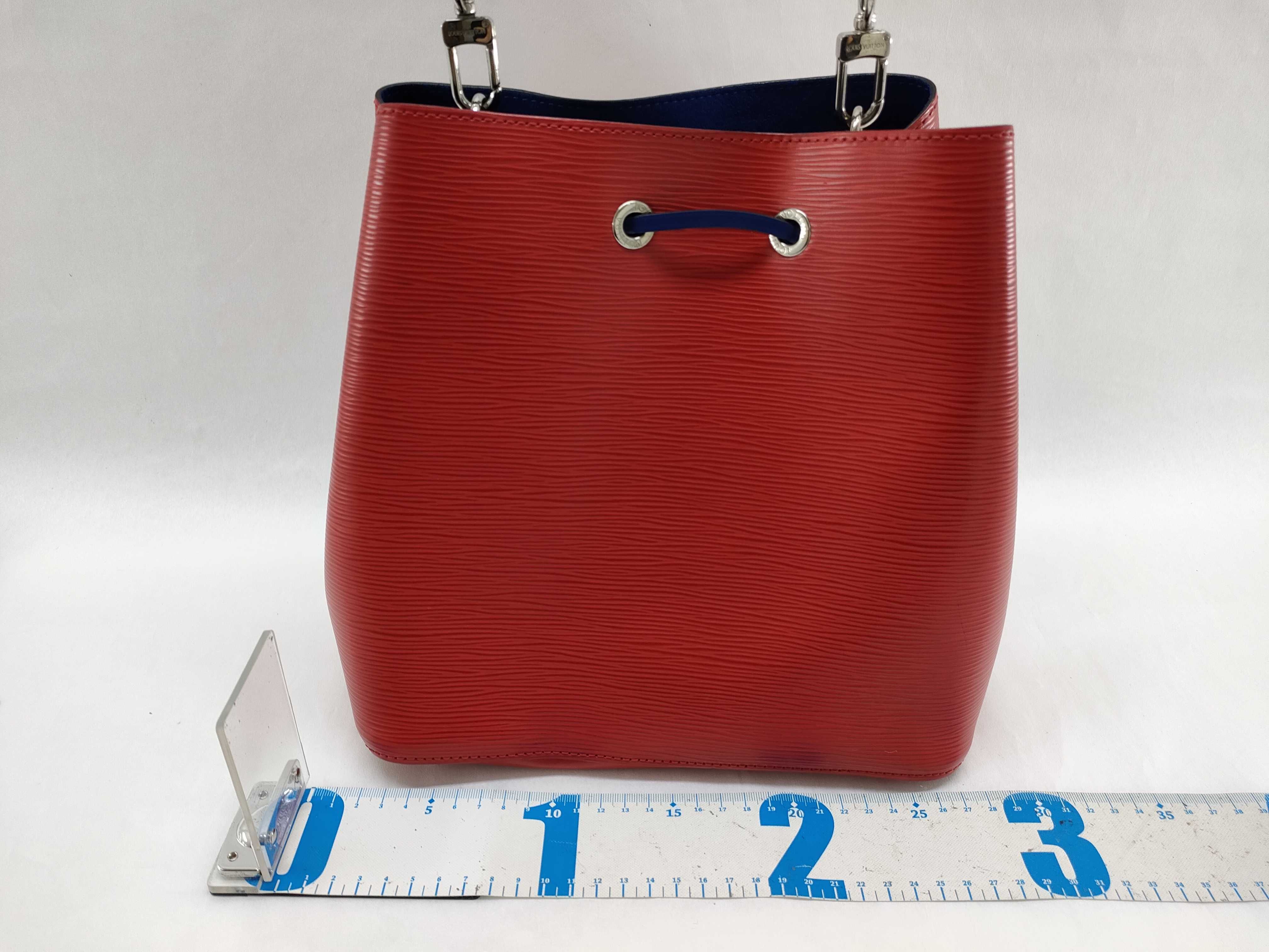 Epi NeoNoe M54365 Shoulder Bag — view 2