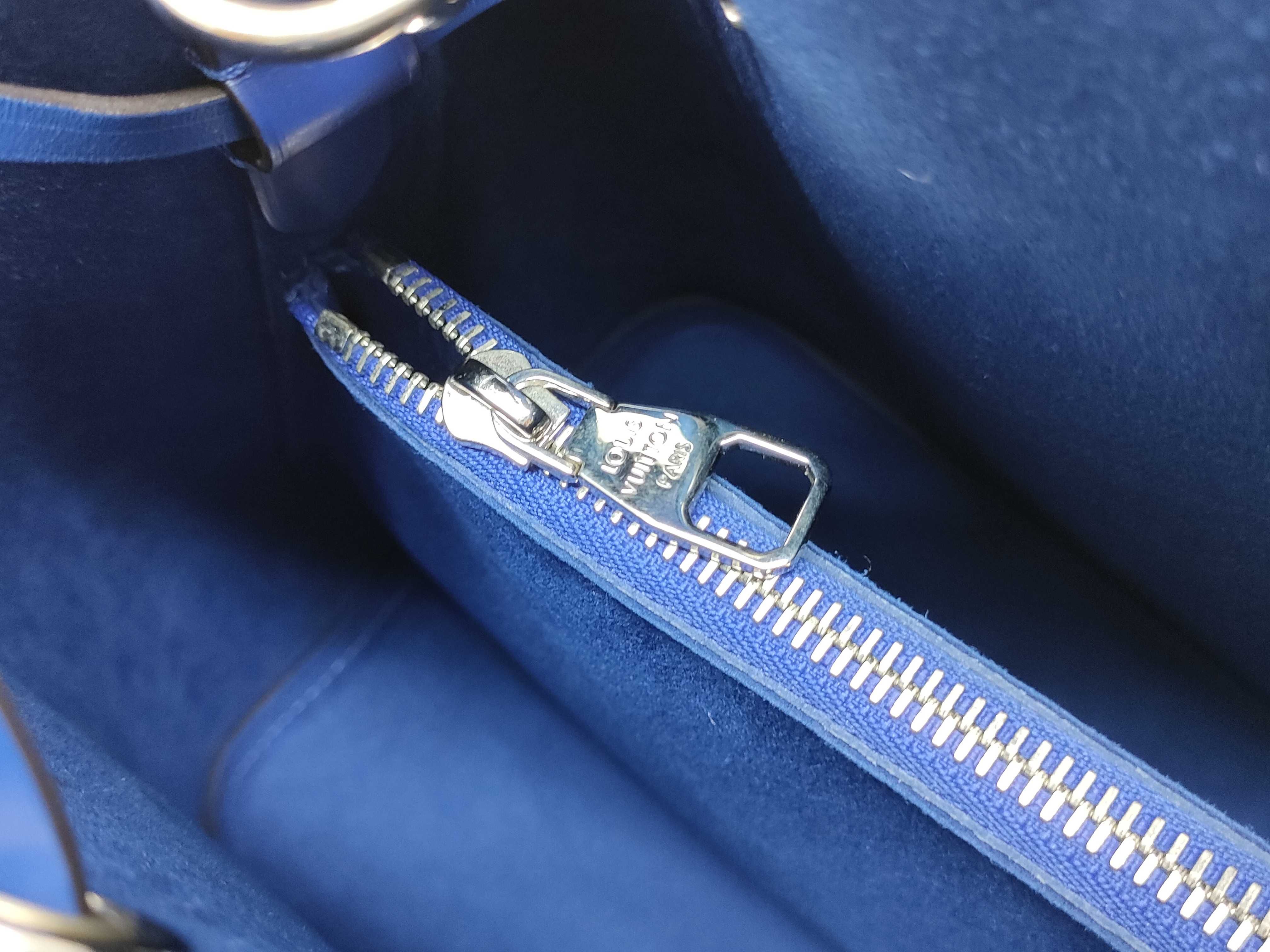 Epi NeoNoe M54365 Shoulder Bag — view 12