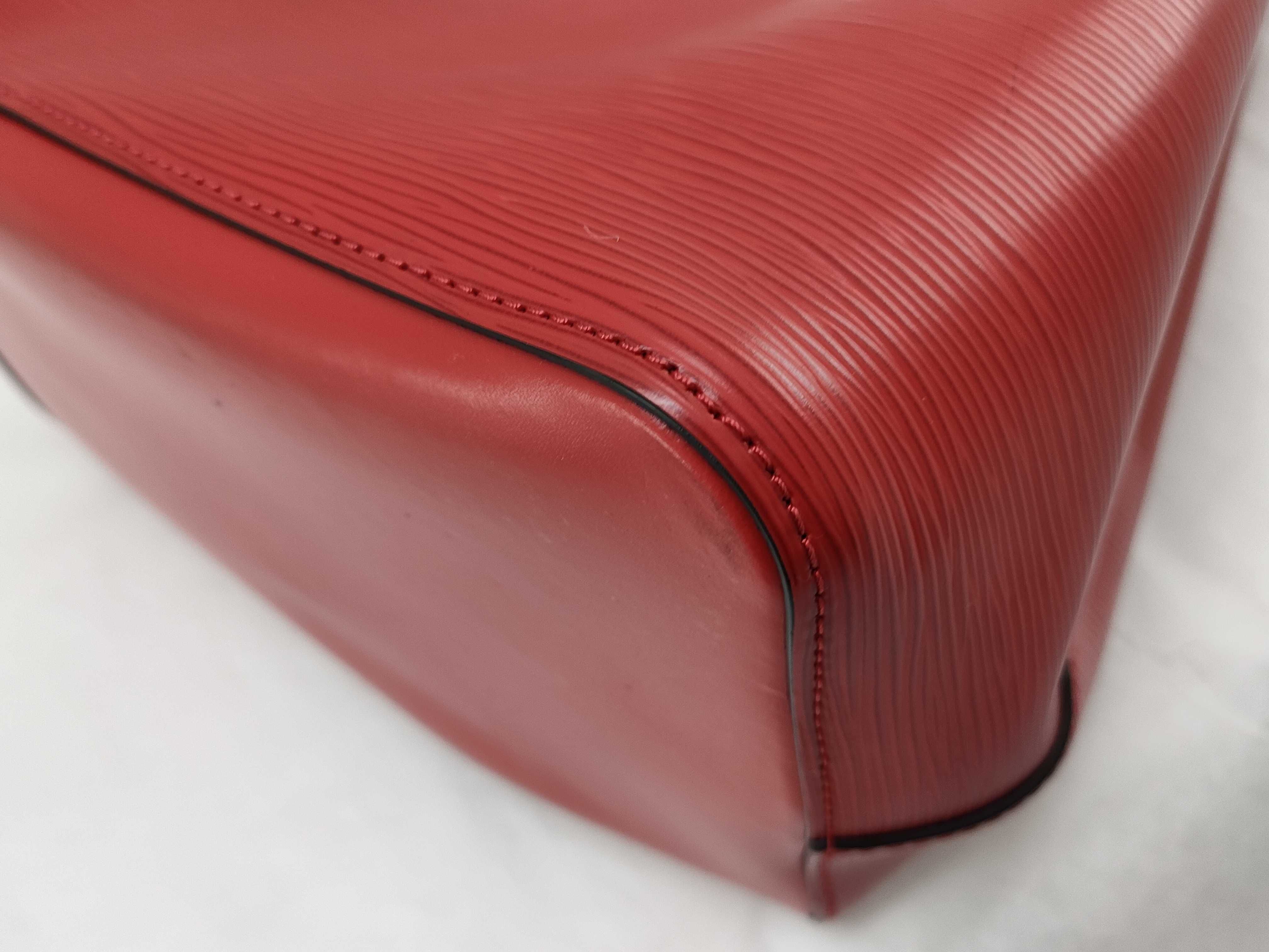 Epi NeoNoe M54365 Shoulder Bag — view 6