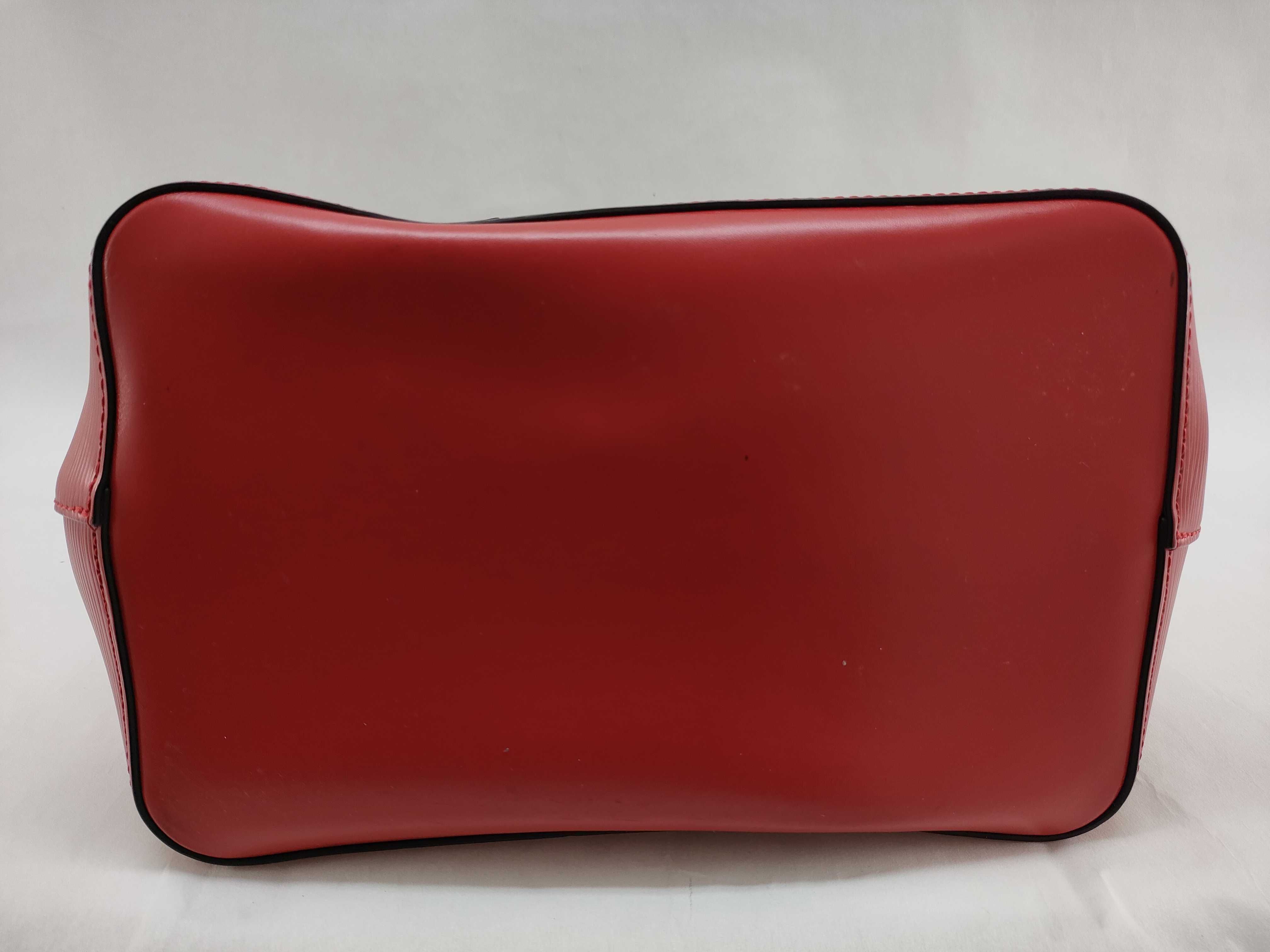 Epi NeoNoe M54365 Shoulder Bag — view 7