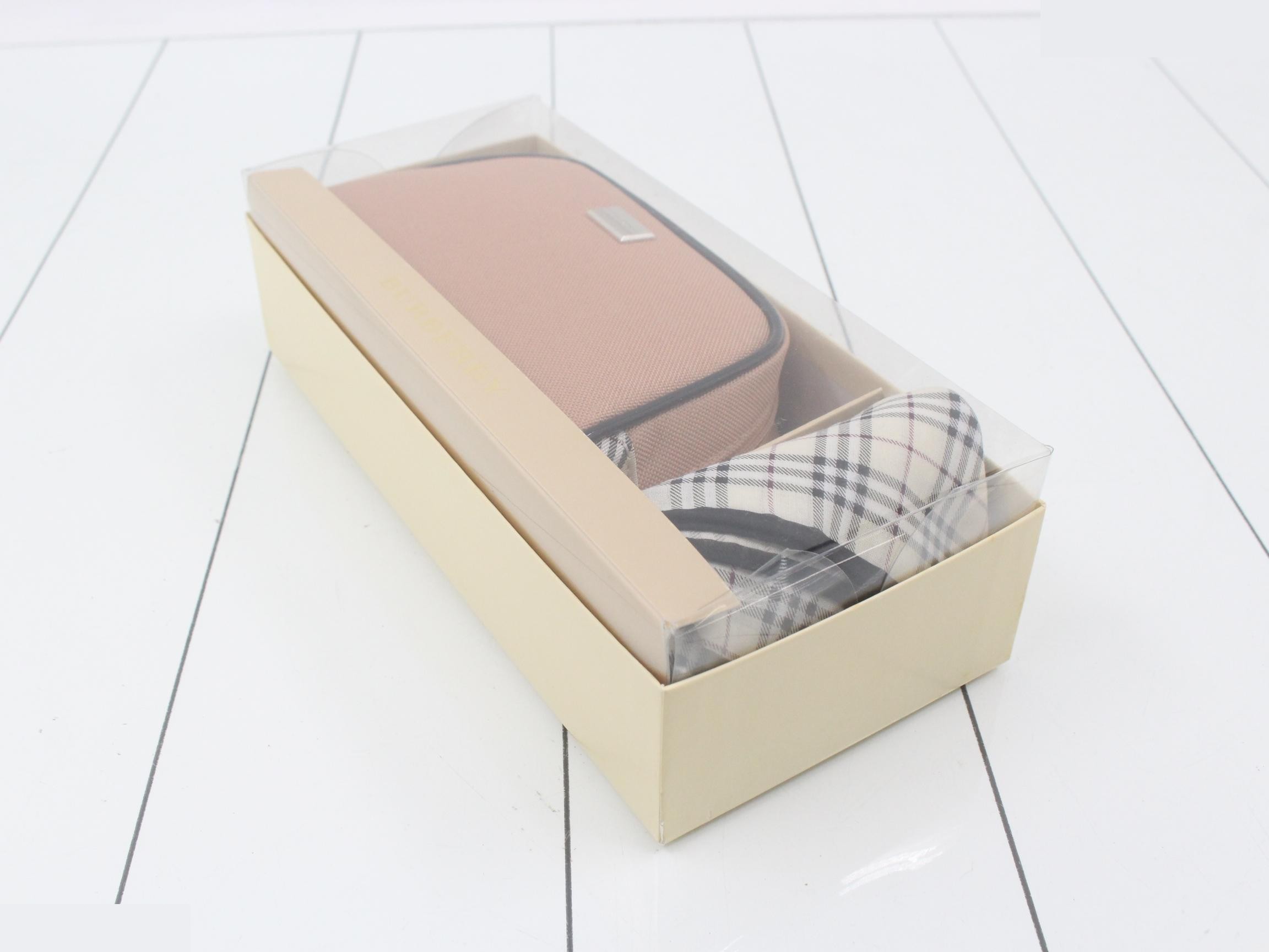 Unused Burberry pouch and handkerchief set with box, Nova Check pattern, beige. — view 2