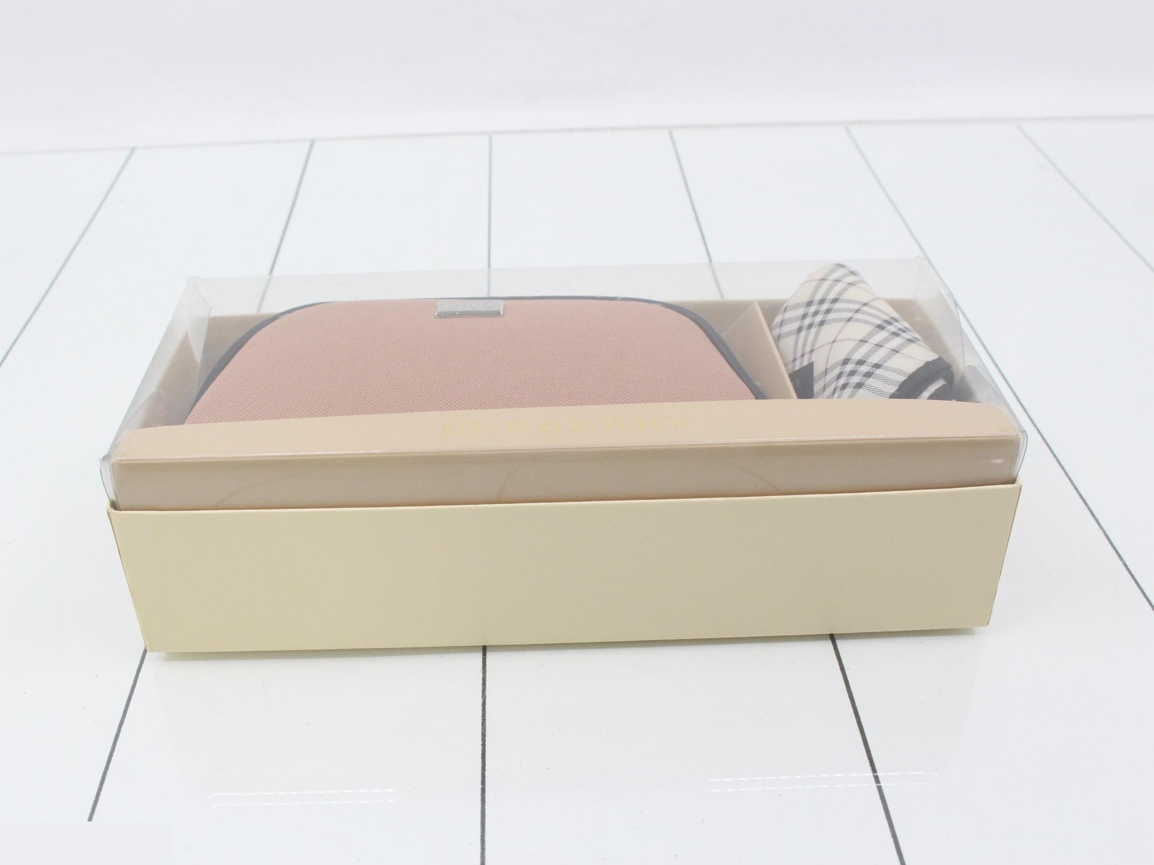Unused Burberry pouch and handkerchief set with box, Nova Check pattern, beige. — view 3