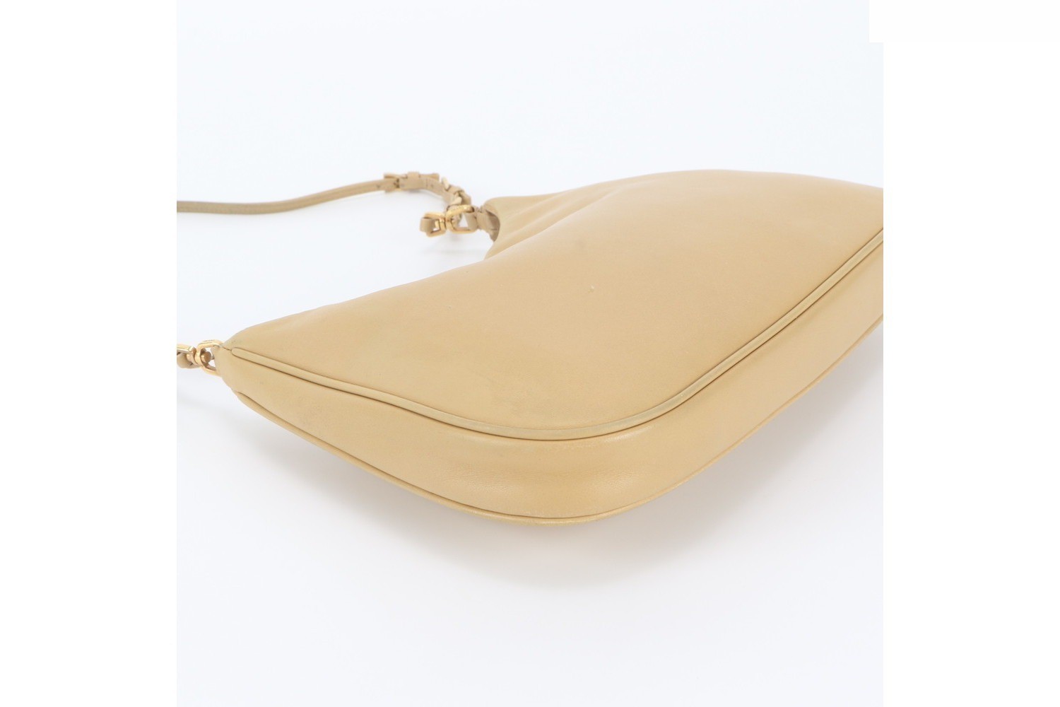 White tag included. Triangle logo leather shoulder bag. — view 5