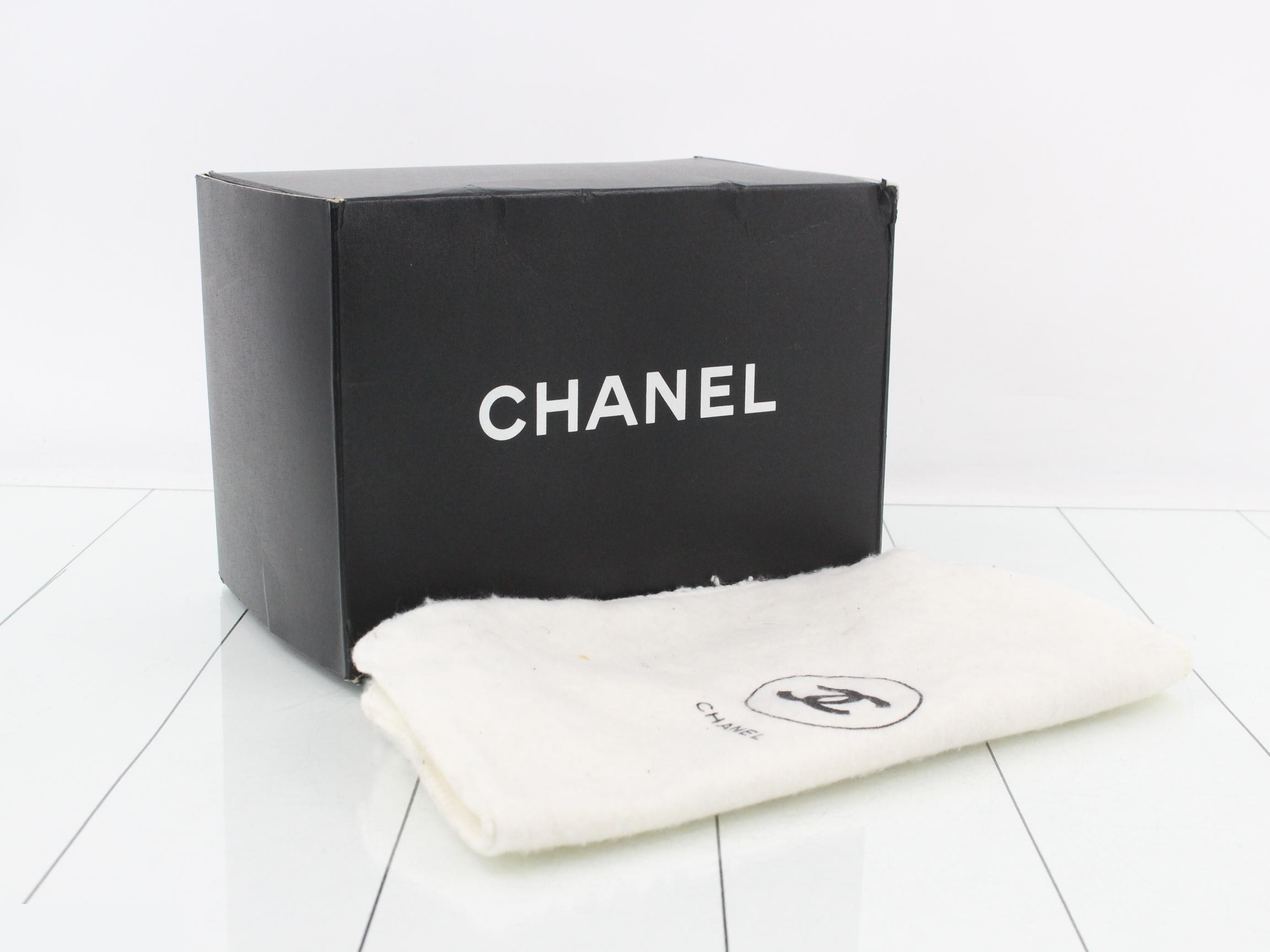 enamel Coco Mark vanity handbag, serial number 4. — view 7