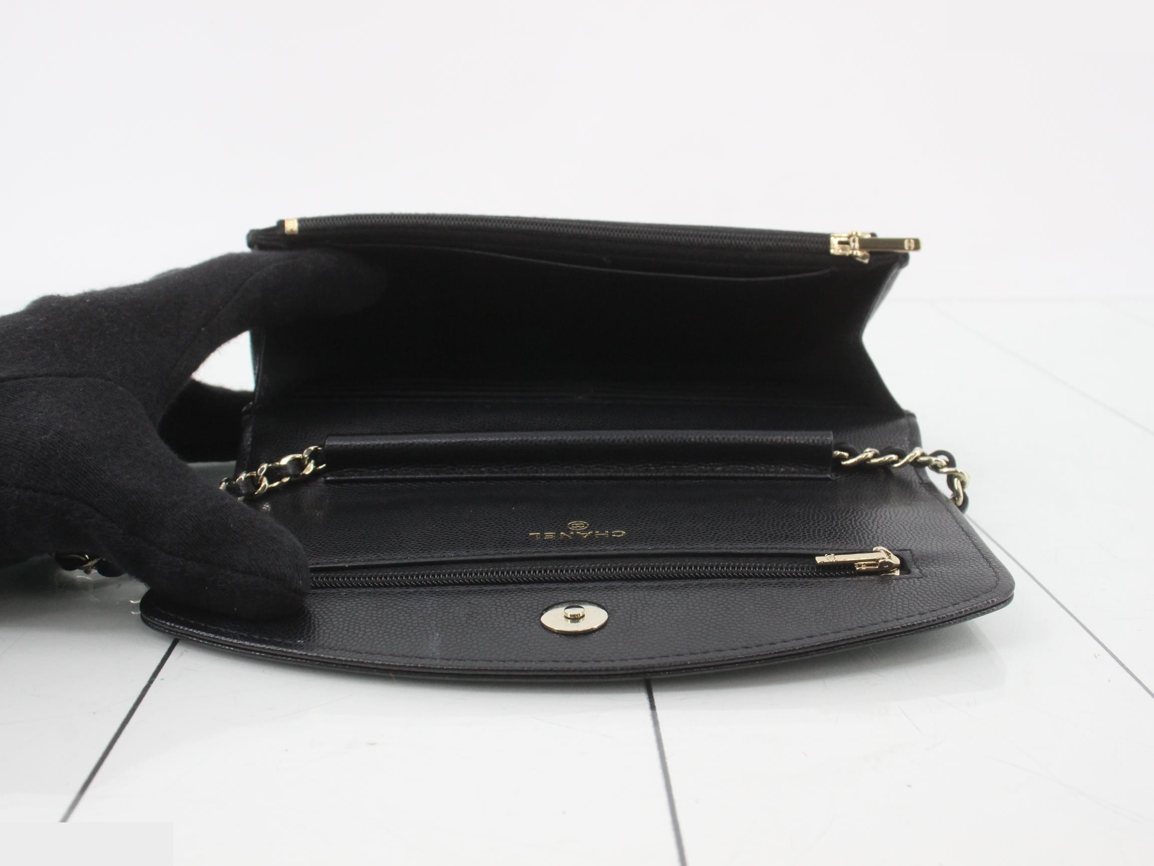 Caviar leather chain wallet with RFID protection (current model) — view 4