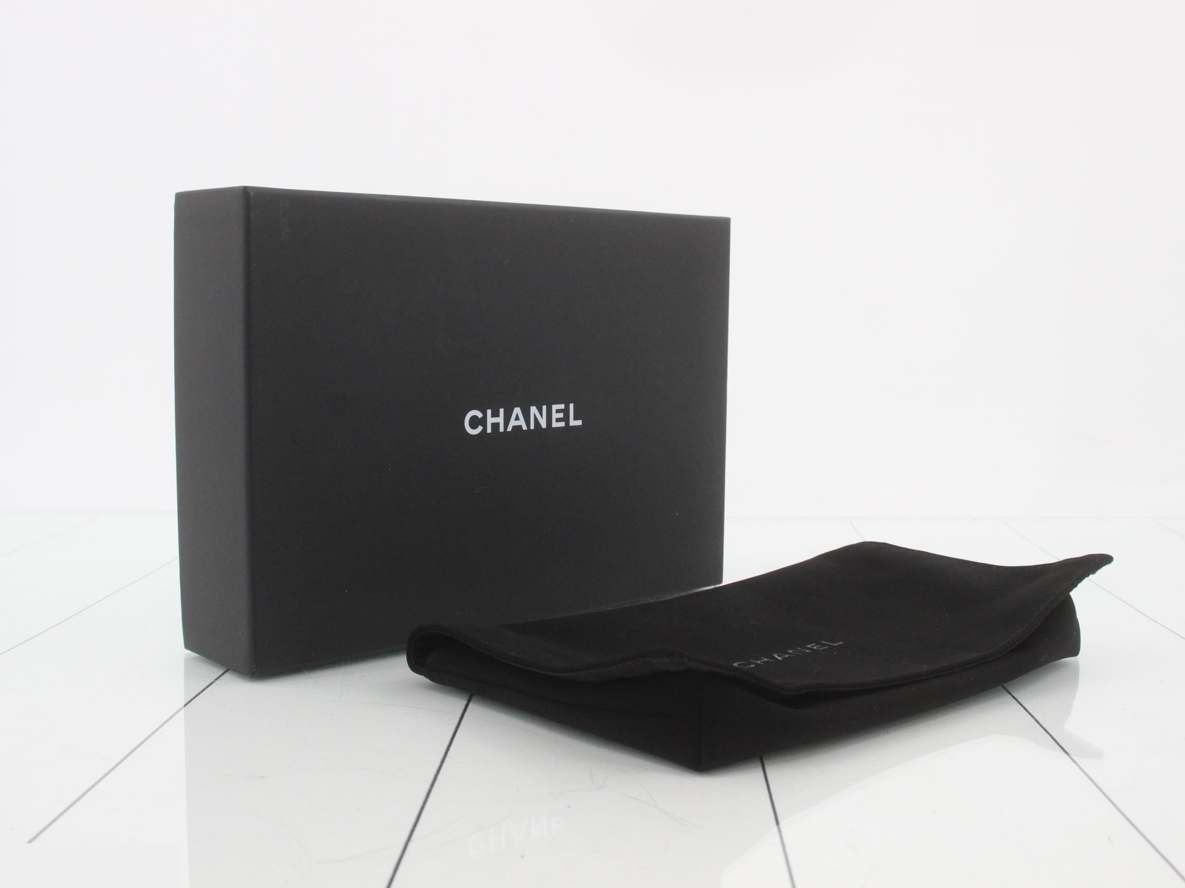 Caviar leather chain wallet with RFID protection (current model) — view 5