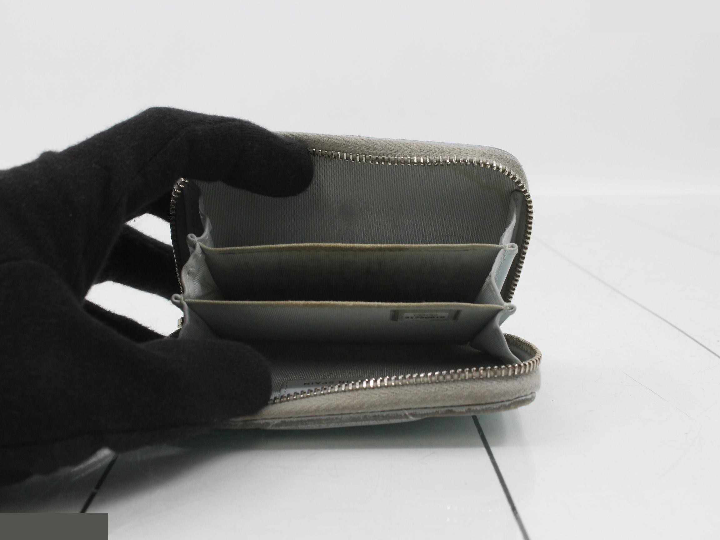 wallet — view 4