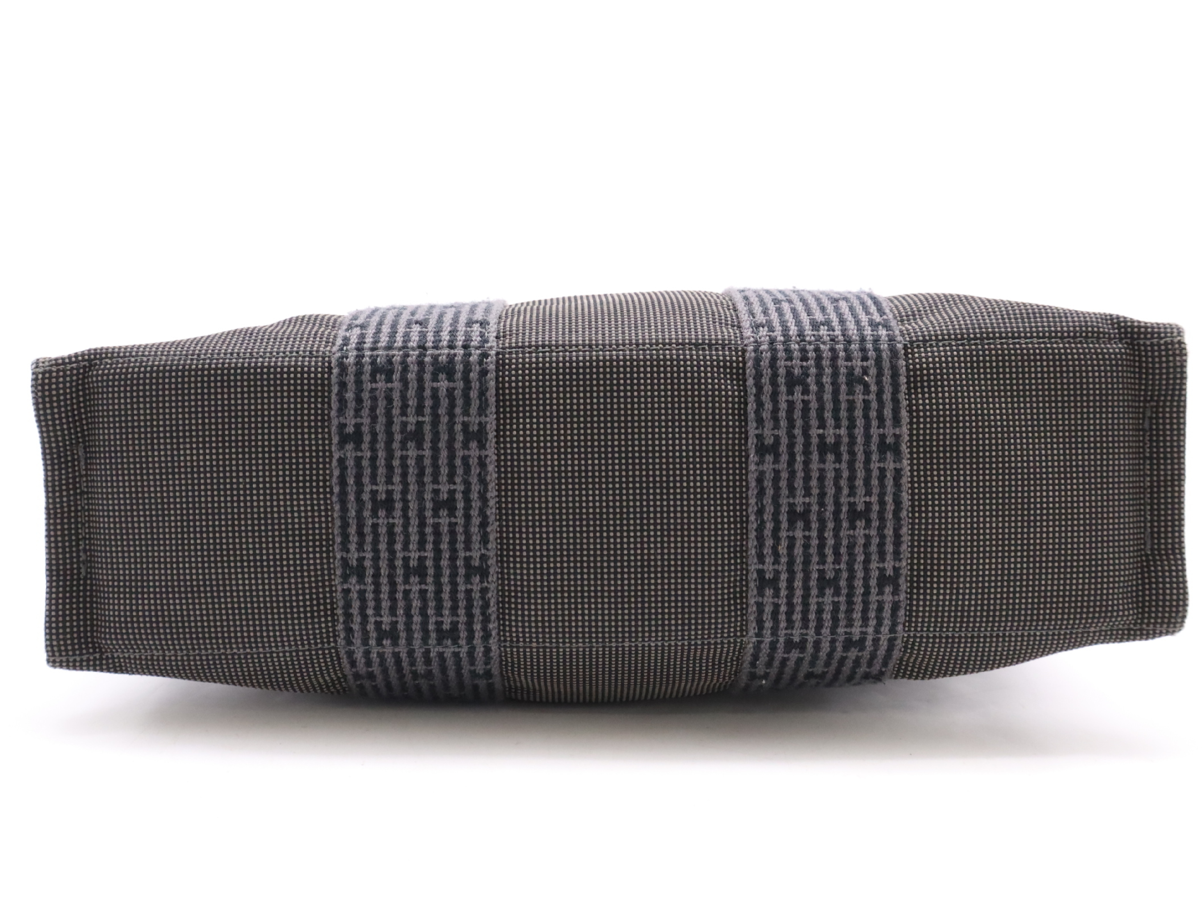 Nylon Canvas Yell Line Tote PM Gray SV Metal Fittings Tote Bag — view 4