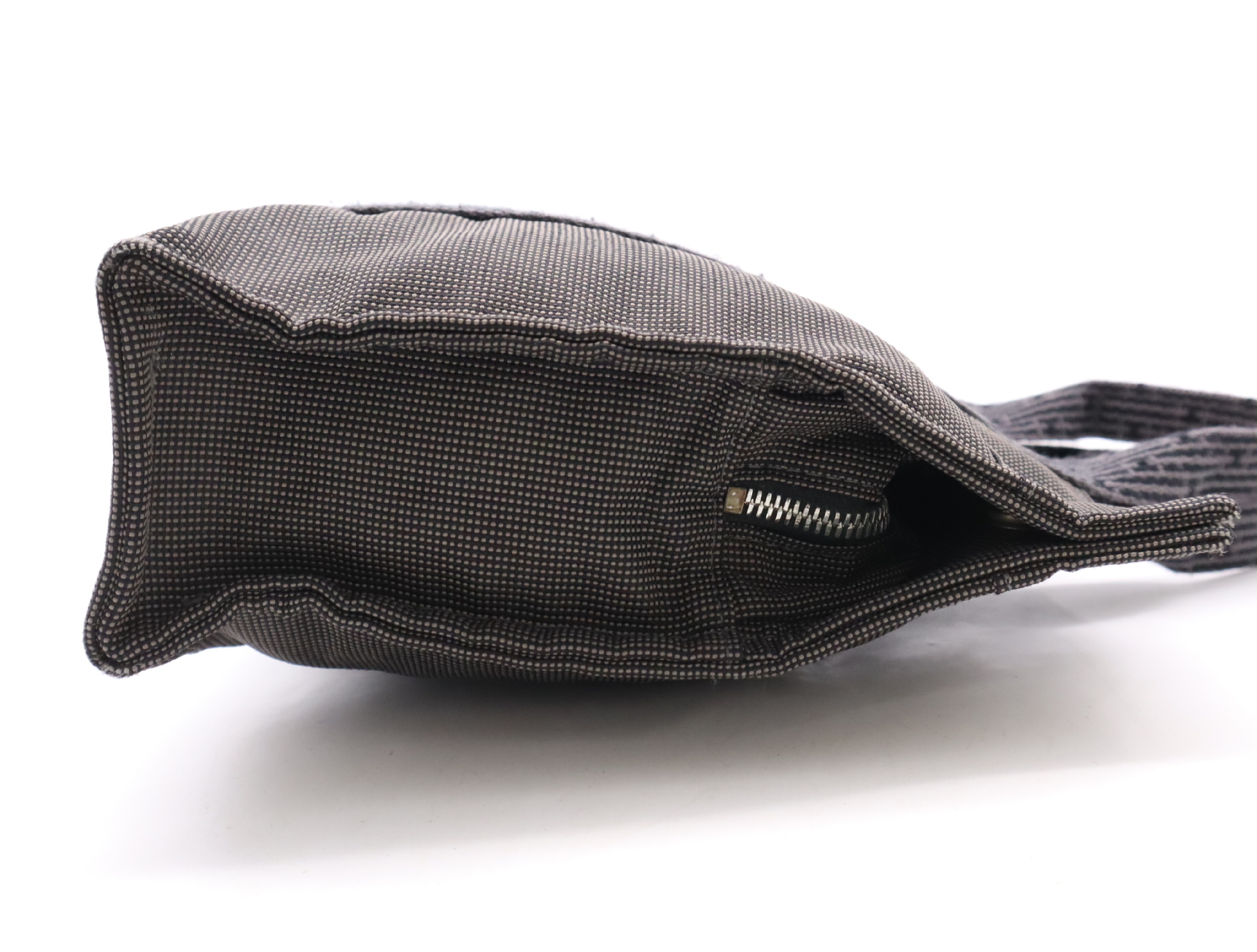 Nylon Canvas Yell Line Tote PM Gray SV Metal Fittings Tote Bag — view 5
