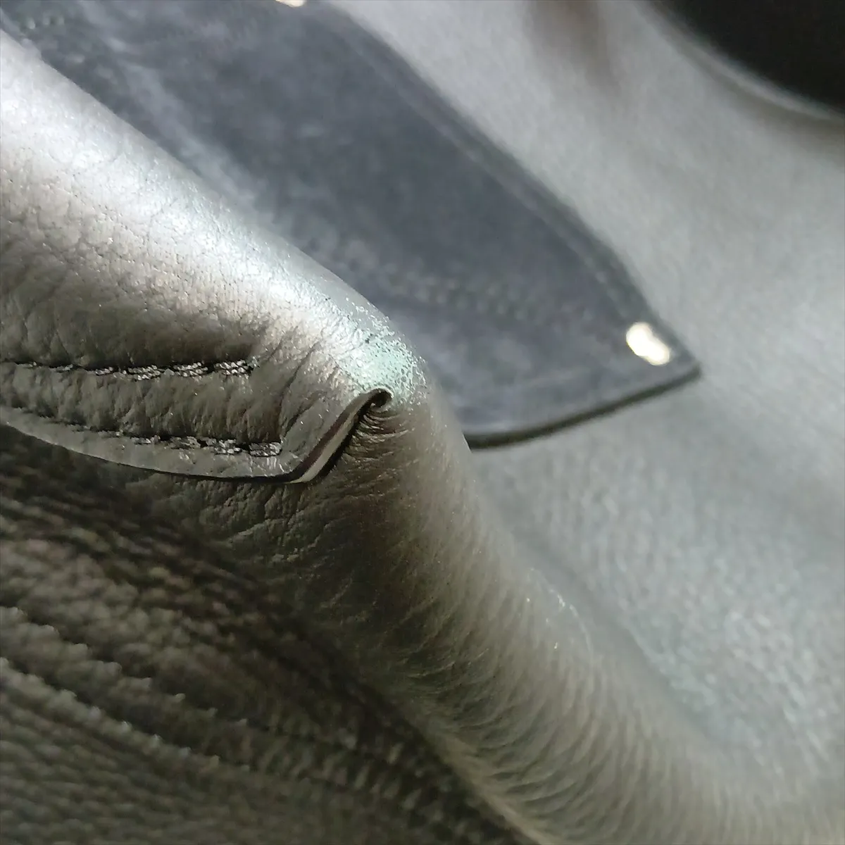 LV Touch Verso Tote M27022, serial number unknown, black. — view 11