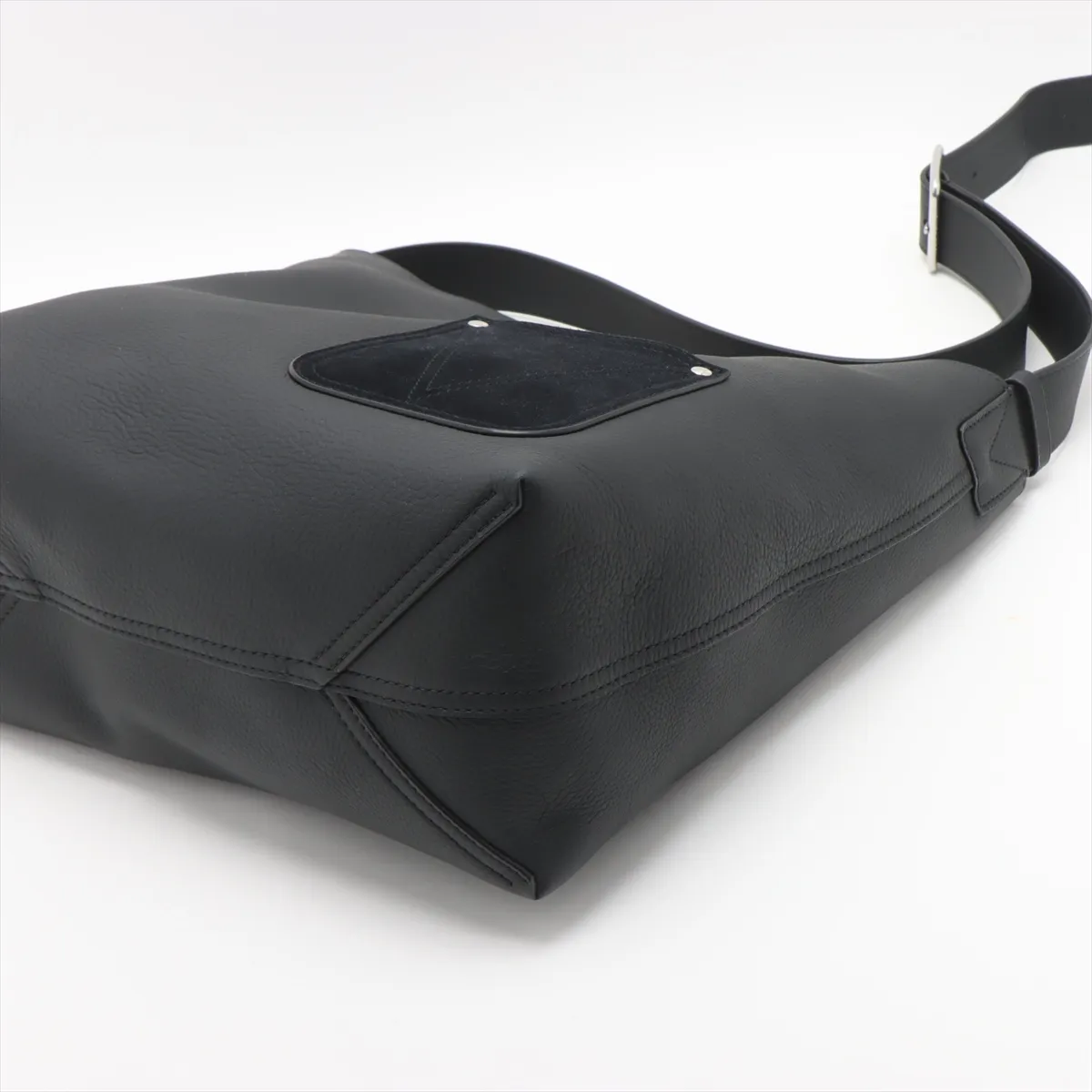 LV Touch Verso Tote M27022, serial number unknown, black. — view 3