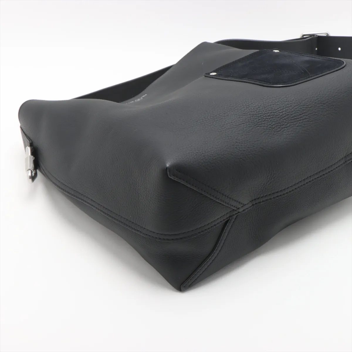 LV Touch Verso Tote M27022, serial number unknown, black. — view 4
