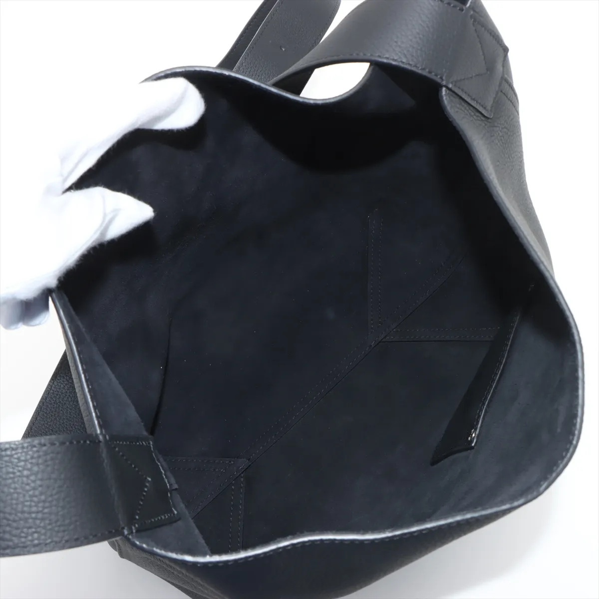 LV Touch Verso Tote M27022, serial number unknown, black. — view 6