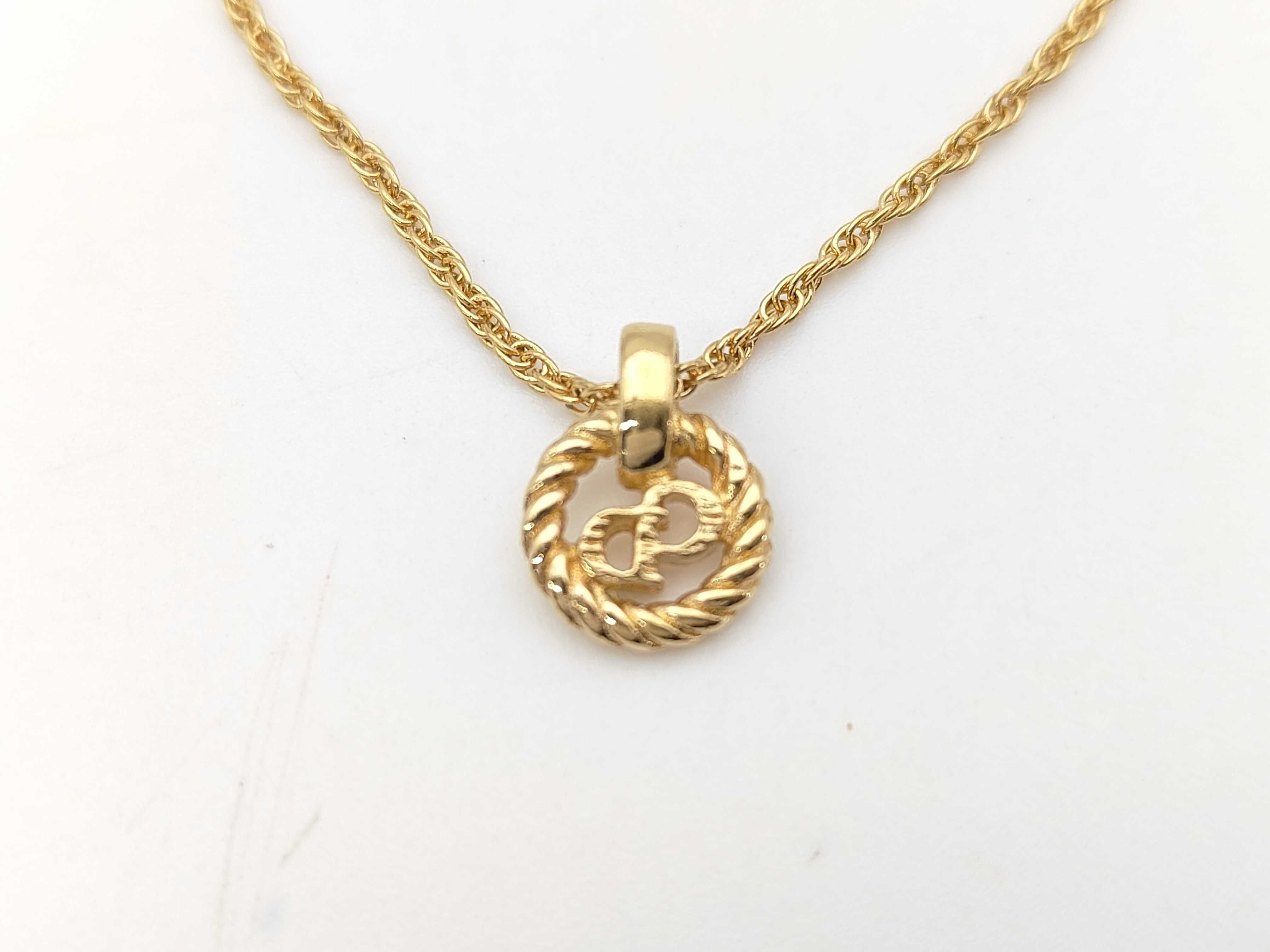 necklace — view 2