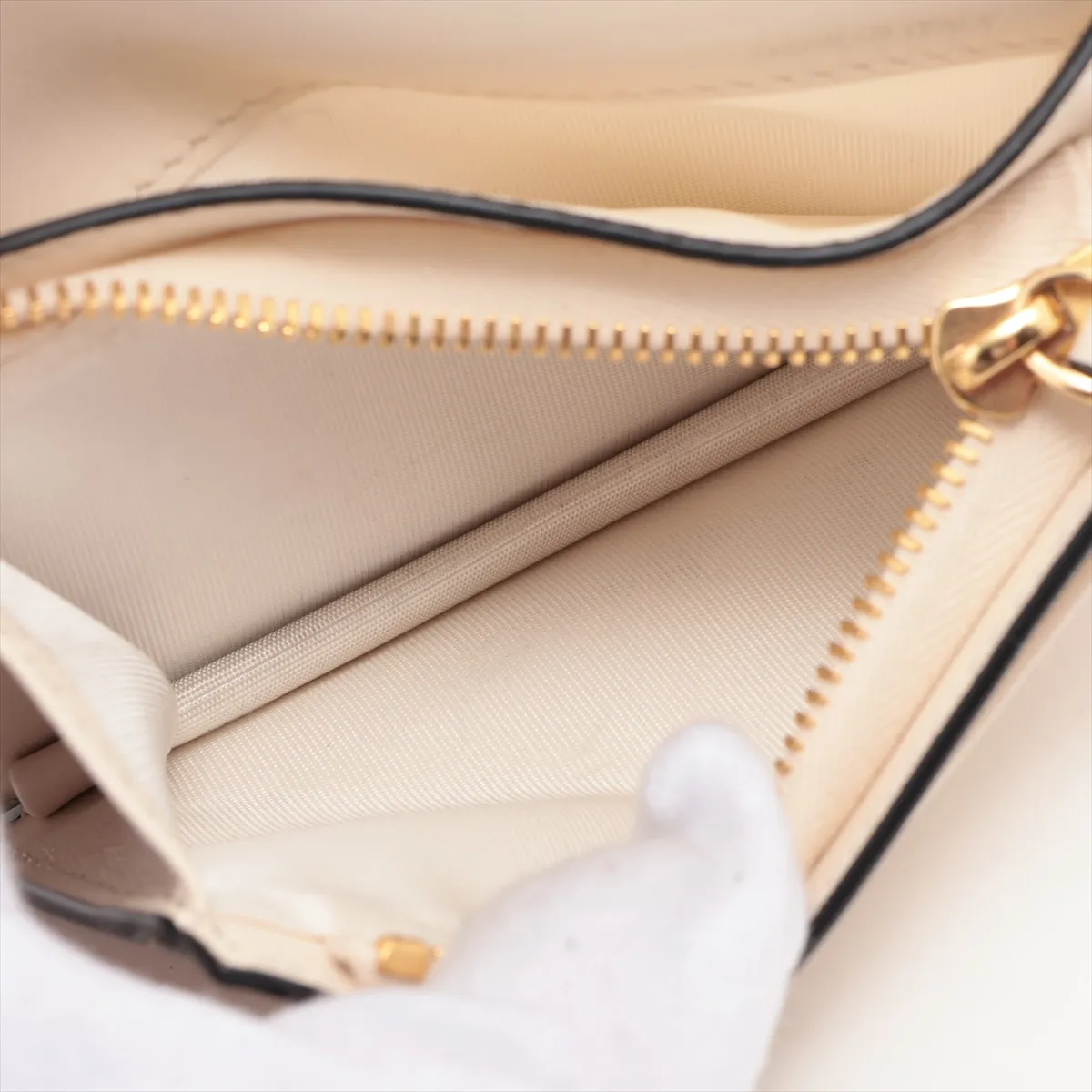 V Logo Signature Leather Compact Wallet Ivory — view 5