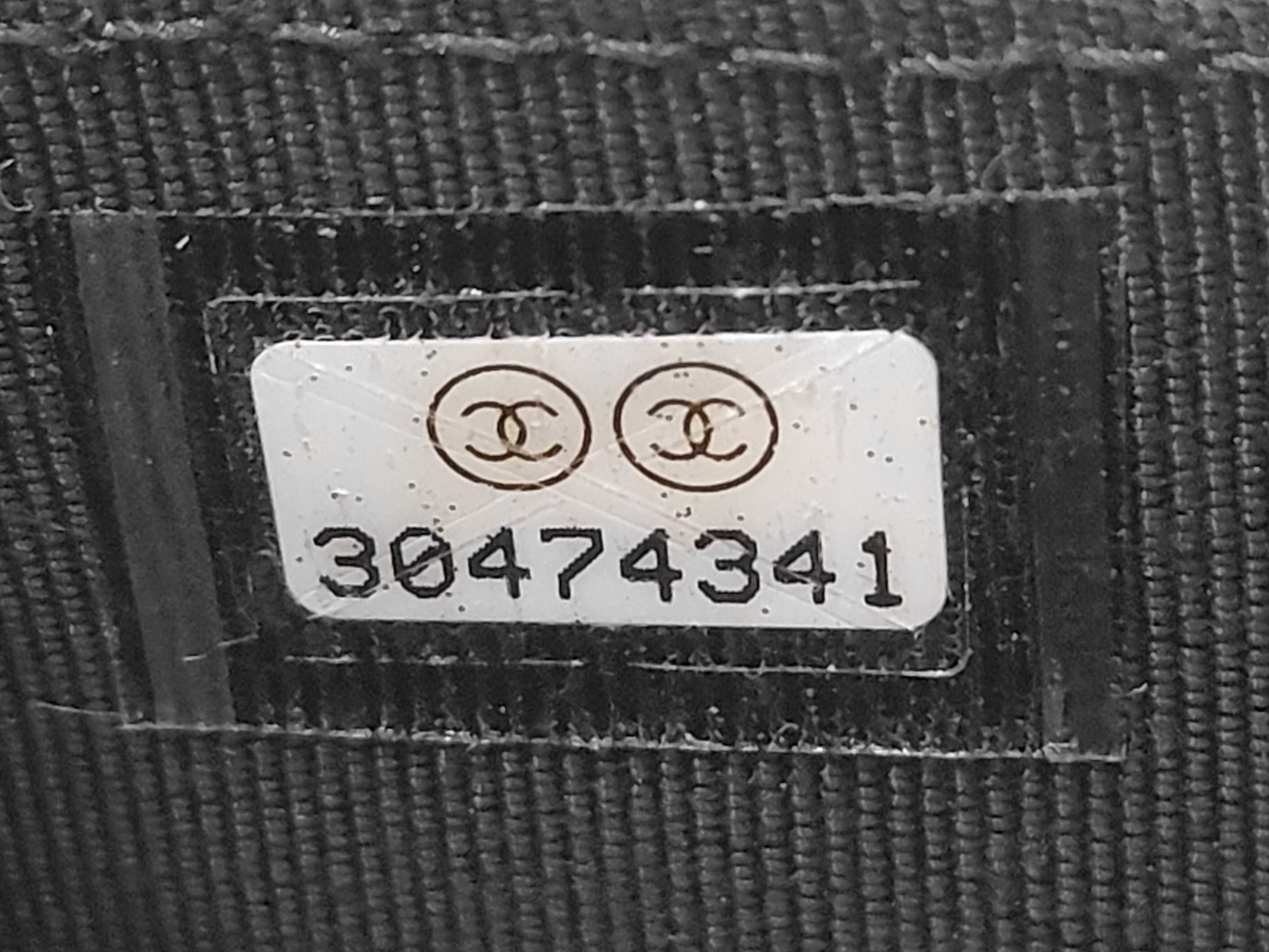 Matelassé Caviar Skin Chain Wallet (Serial Number 30s) — view 9