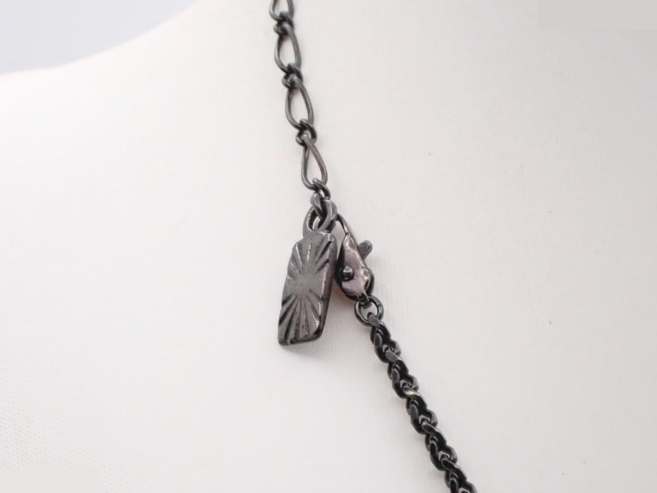 Chain length: approximately 58 cm — view 2