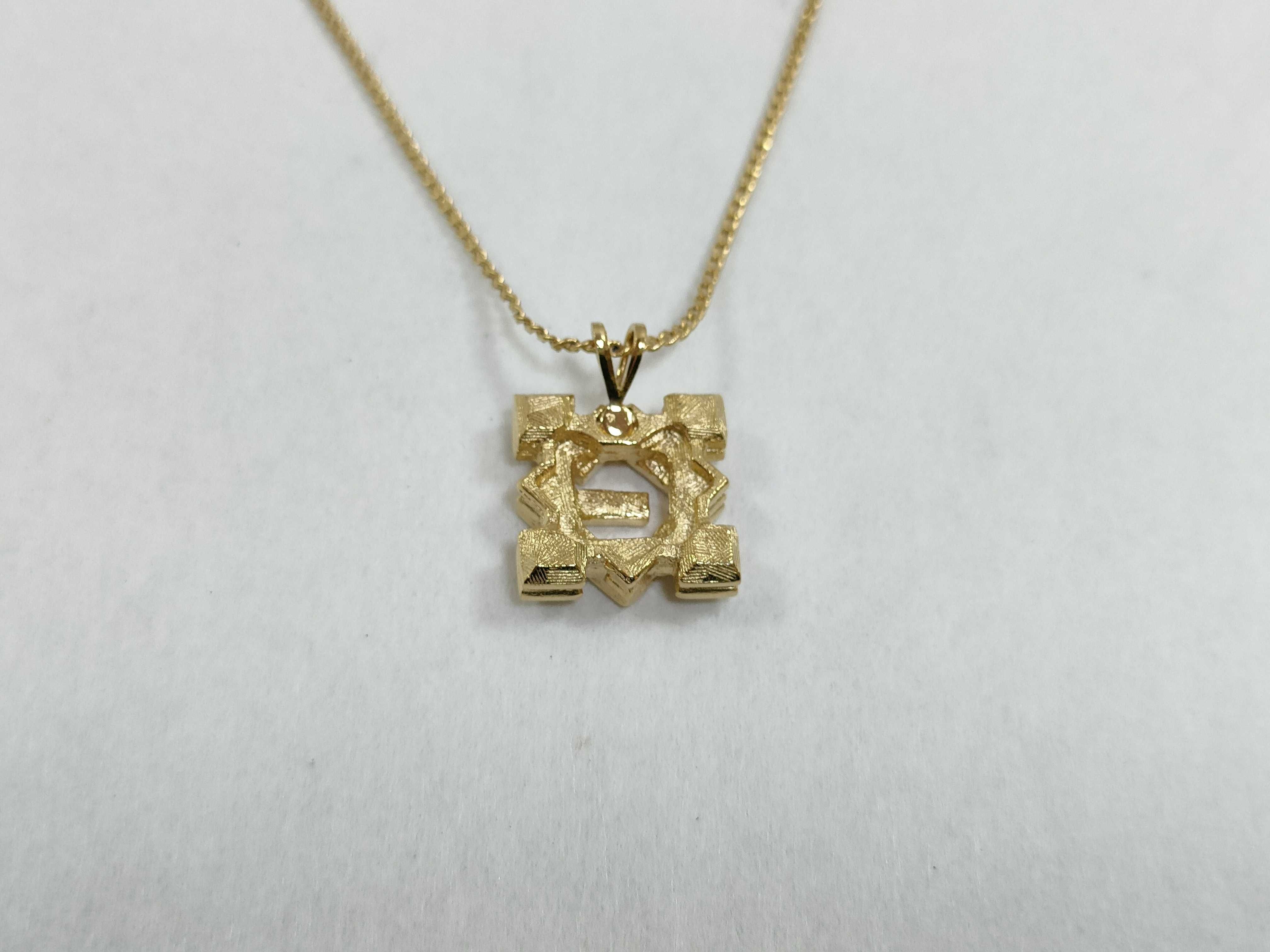 necklace — view 2
