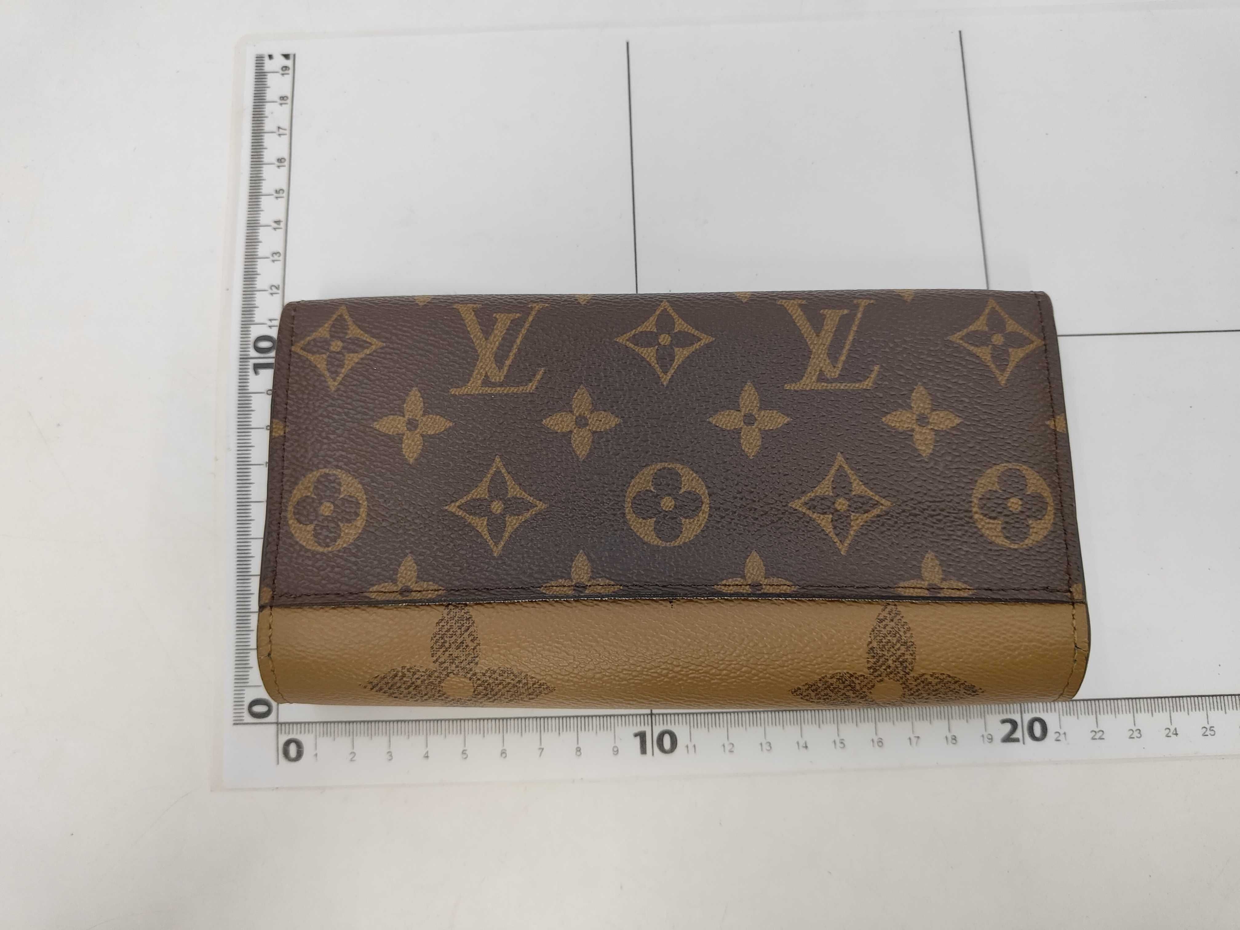 Monogram Giant Reverse Portefeuille Sarah Wallet — view 2