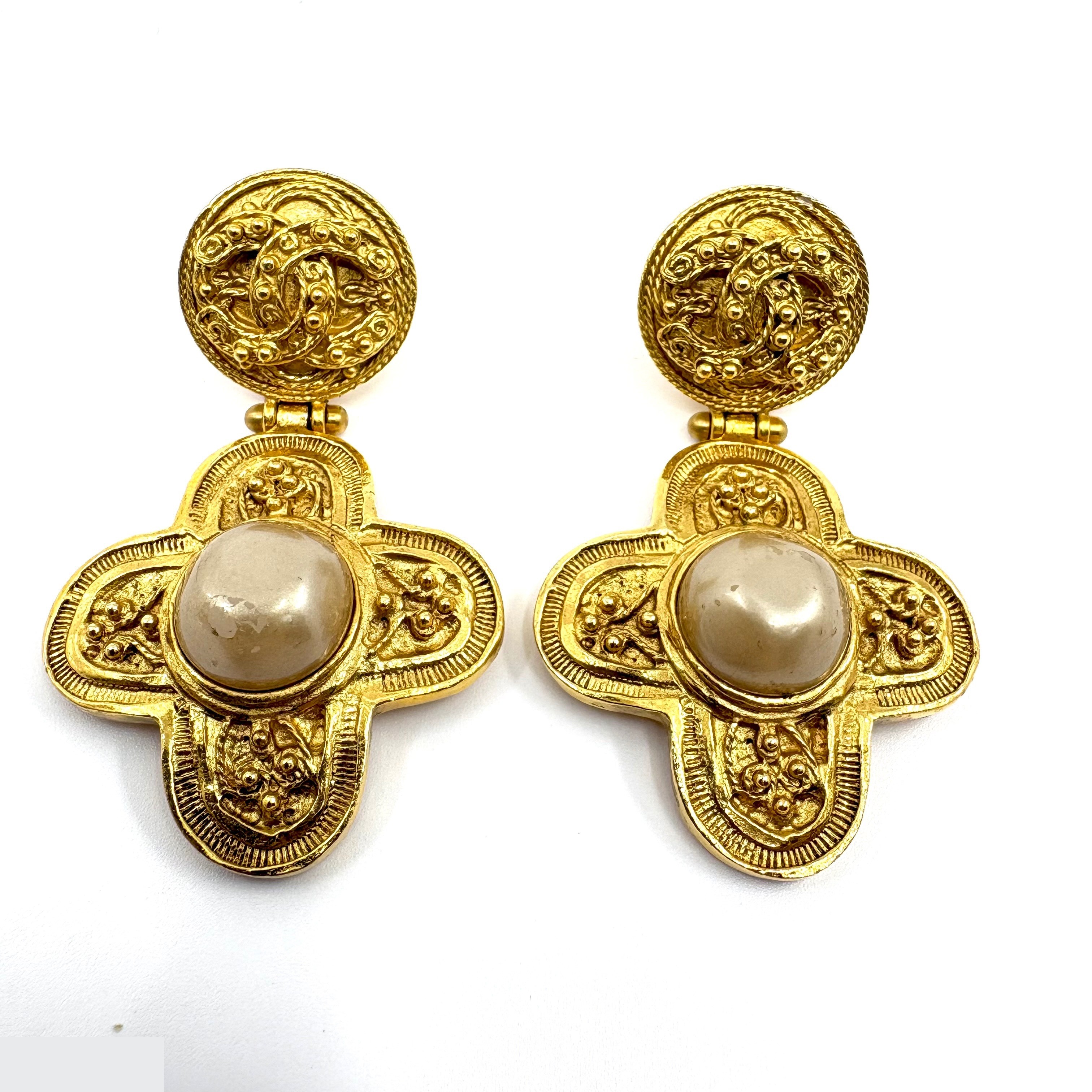 Swing (precious metal) earrings