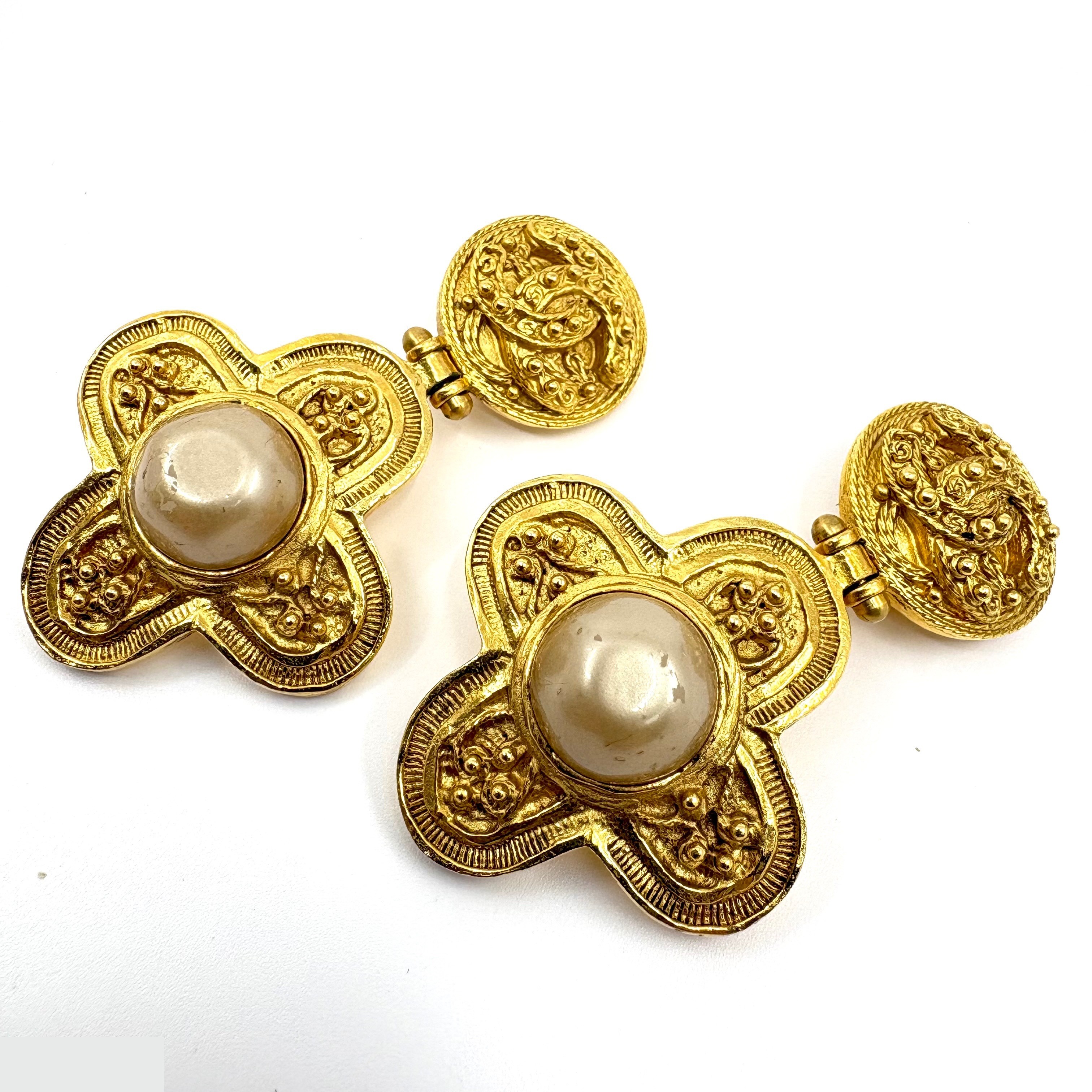 Swing (precious metal) earrings — view 2