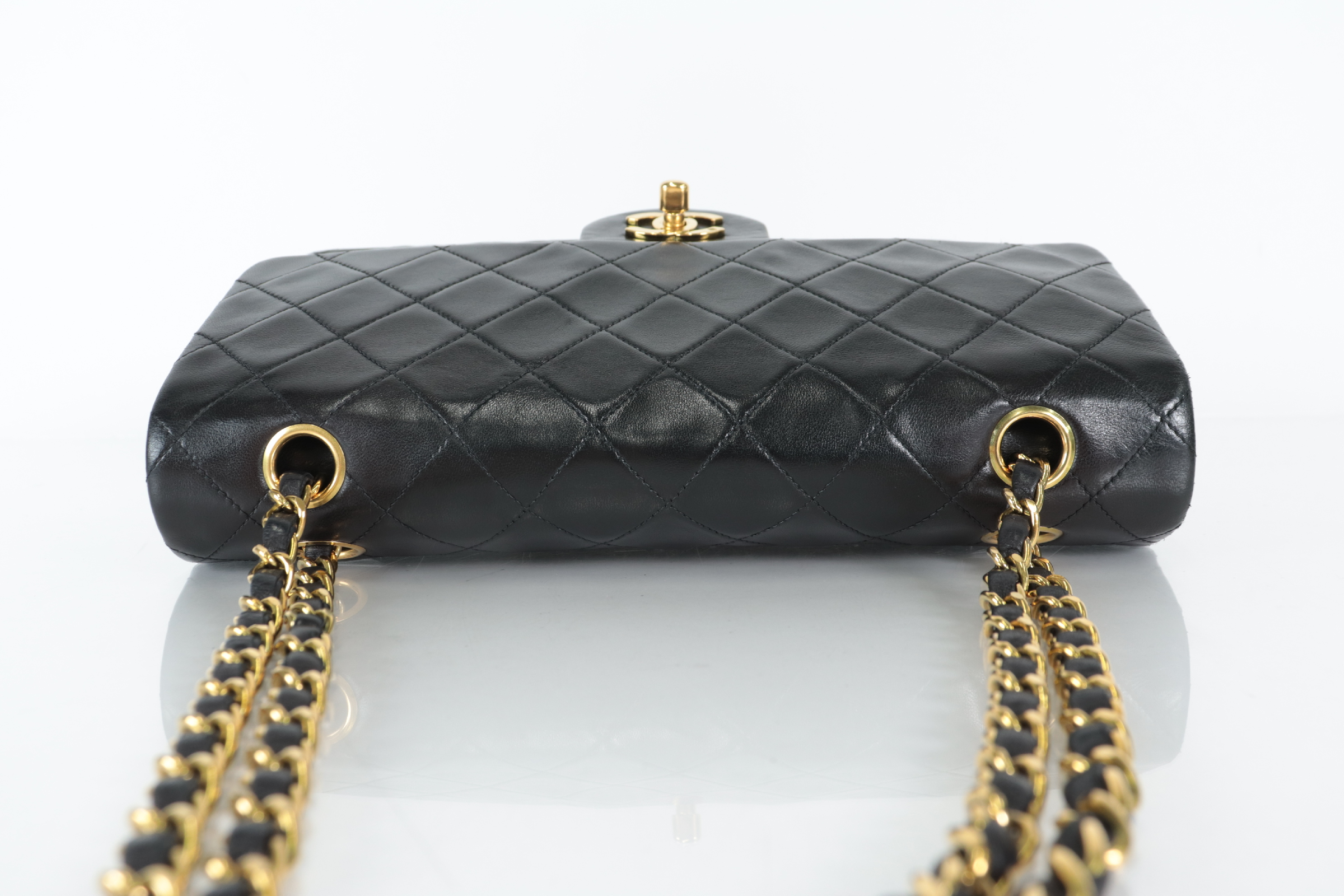 W-flap 25 Lambskin Shoulder Bag (Serial No. 2) — view 5