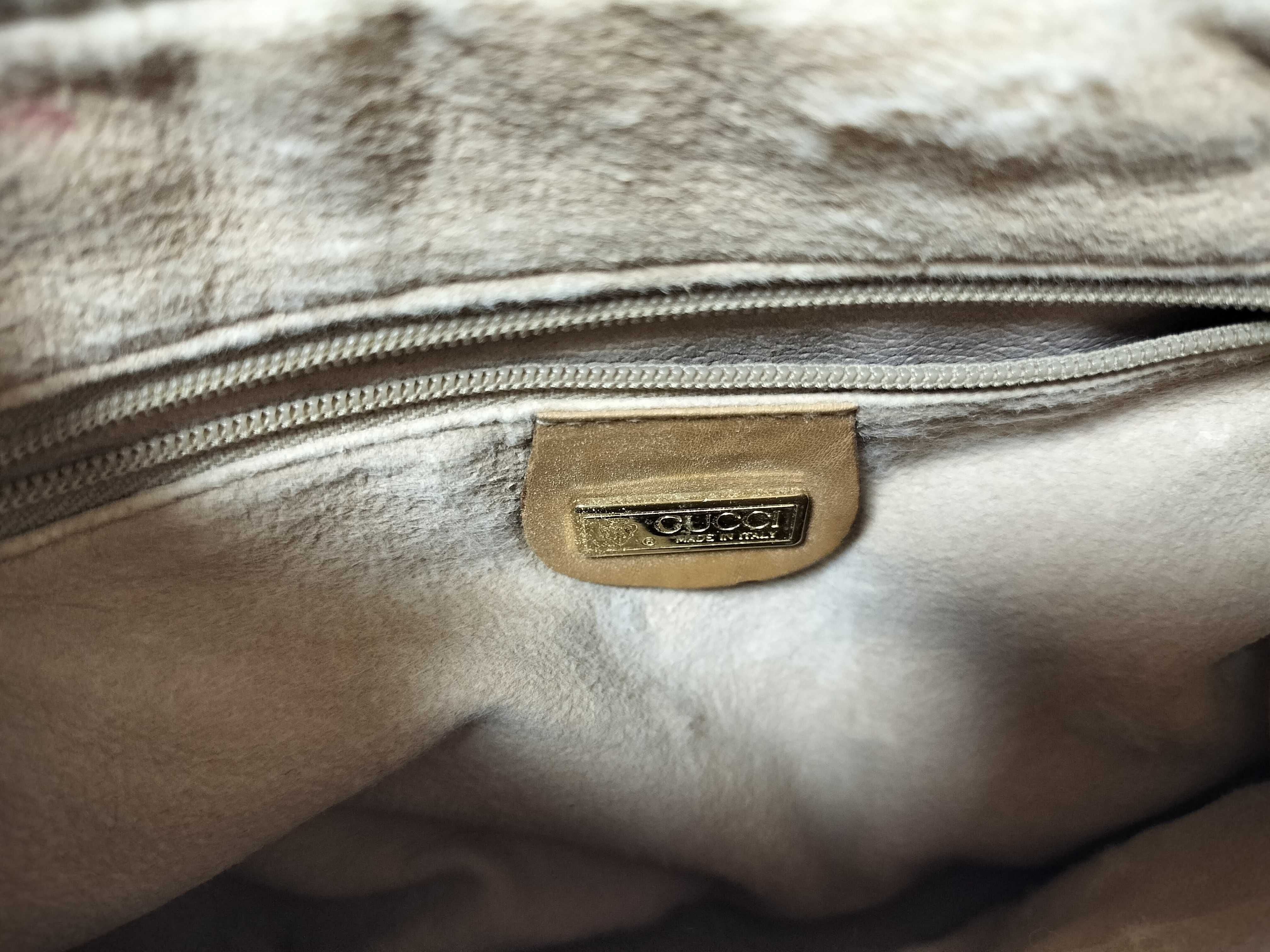 GG Canvas Old Shoulder Bag — view 12