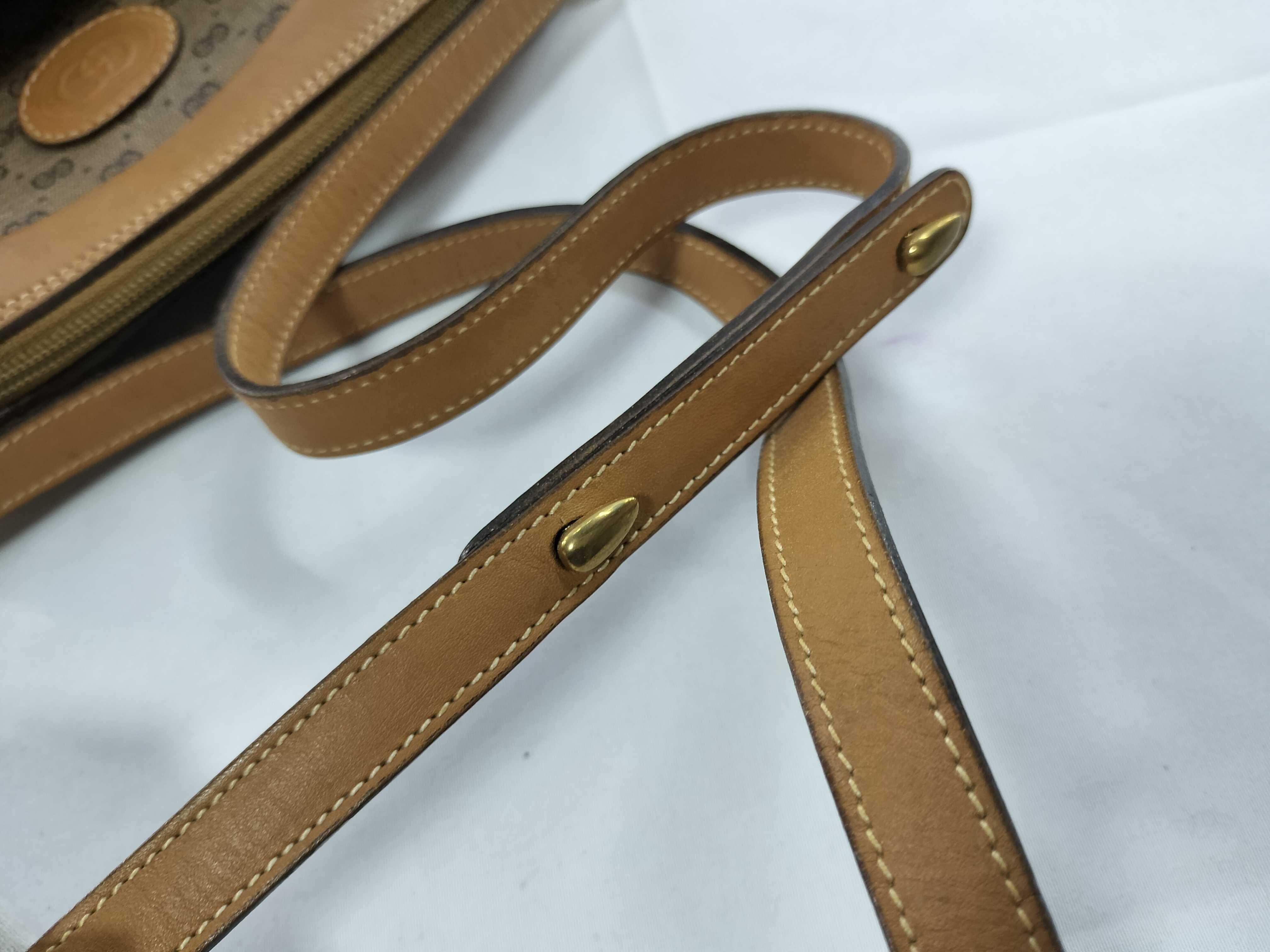 GG Canvas Old Shoulder Bag — view 4
