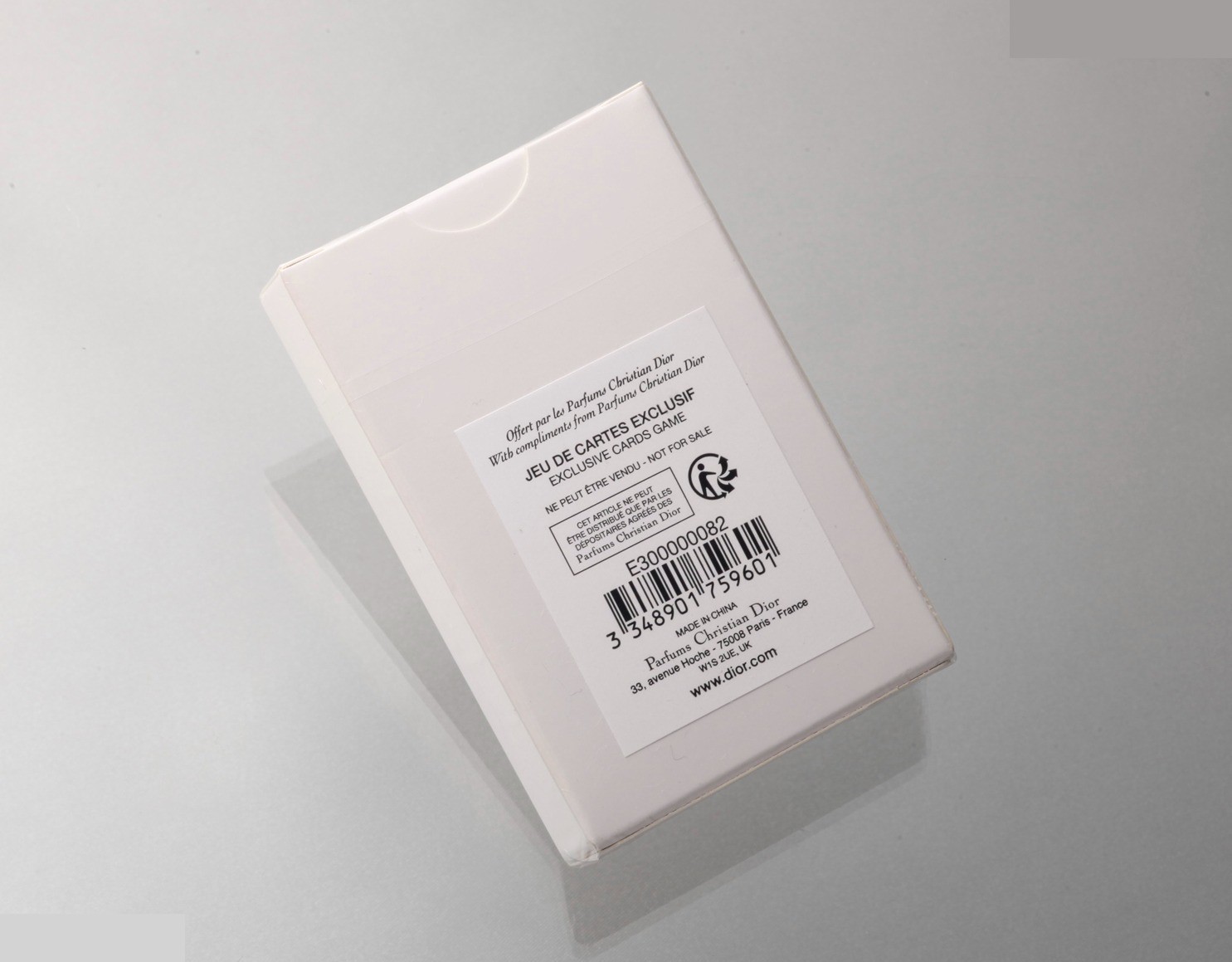 Playing card novelty item, storage bag included. — view 2