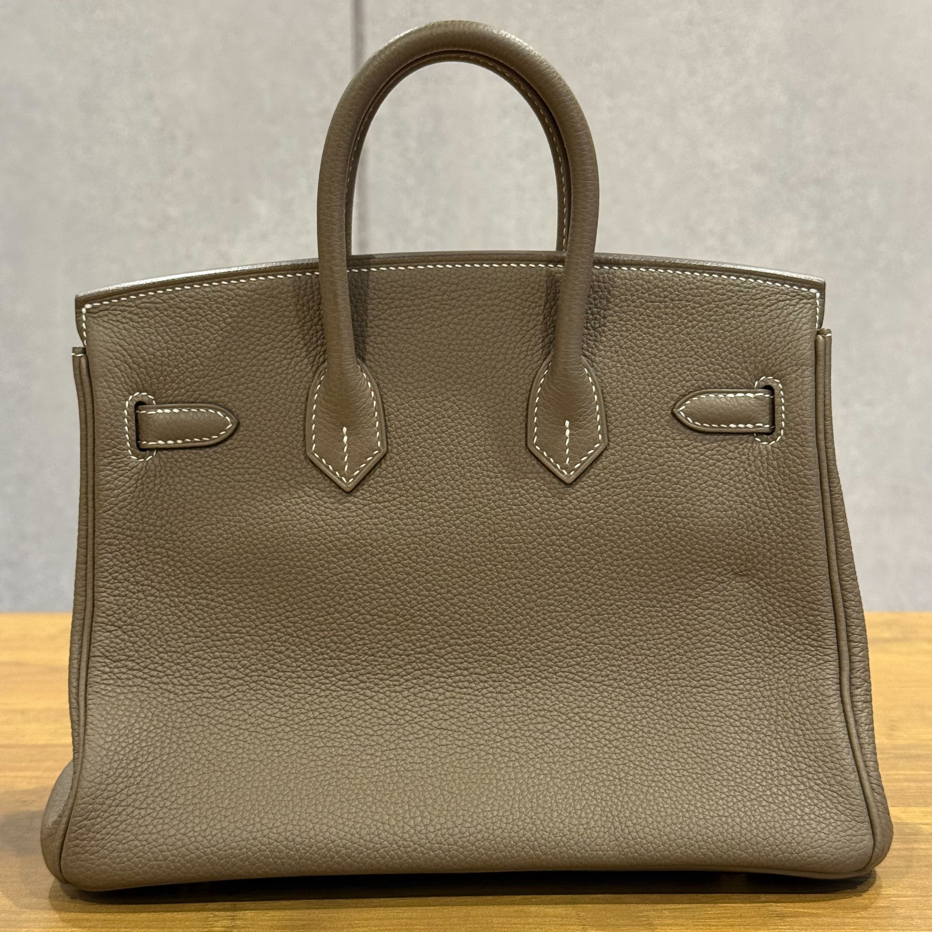Birkin 25 Etoupe Togo Leather Handbag with Gold Hardware (K Stamp) — view 2