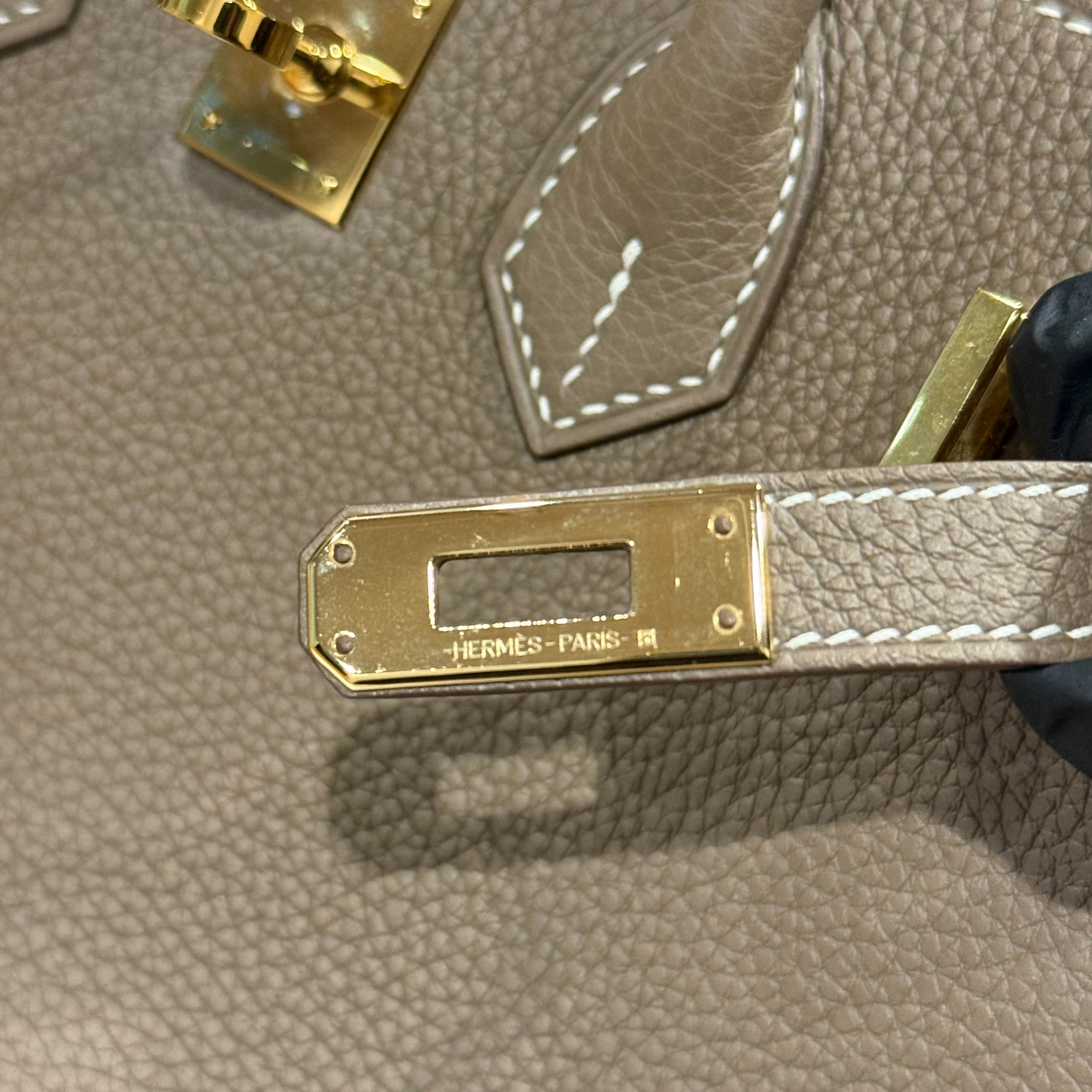 Birkin 25 Etoupe Togo Leather Handbag with Gold Hardware (K Stamp) — view 12