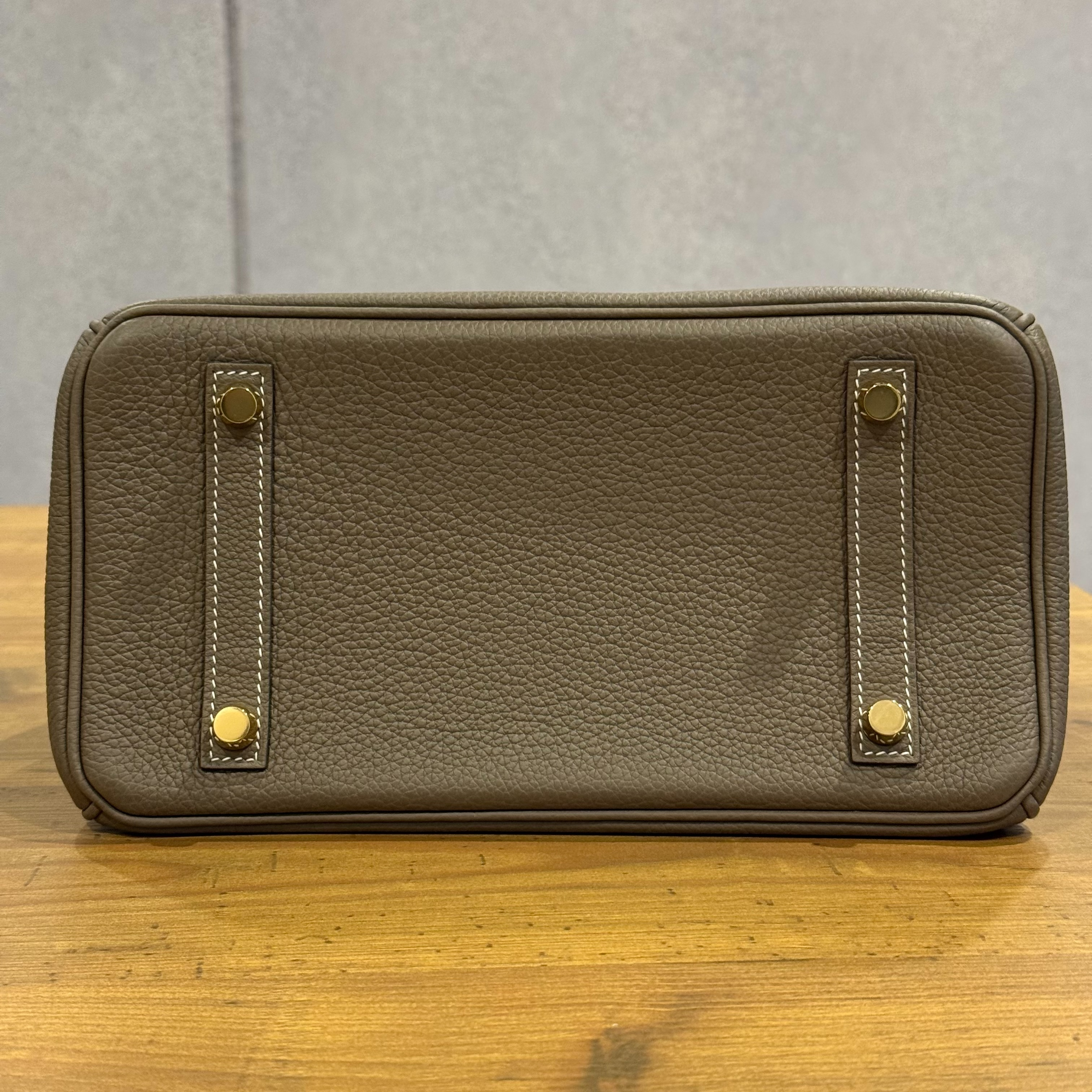 Birkin 25 Etoupe Togo Leather Handbag with Gold Hardware (K Stamp) — view 5
