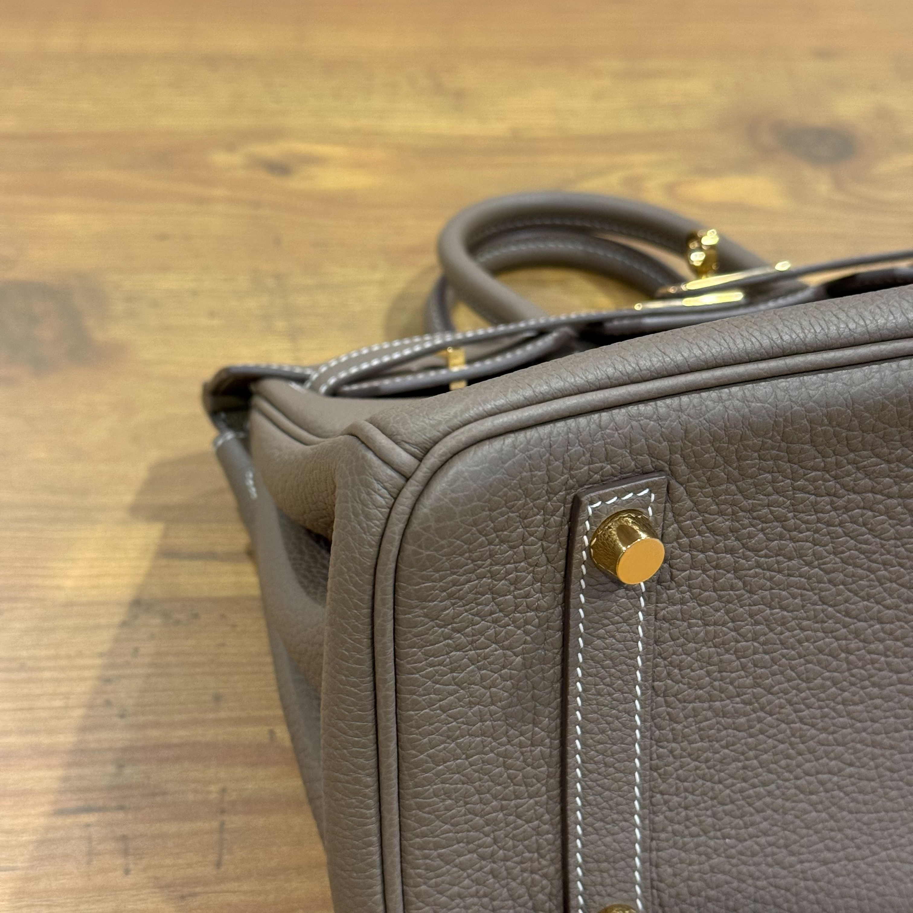 Birkin 25 Etoupe Togo Leather Handbag with Gold Hardware (K Stamp) — view 6