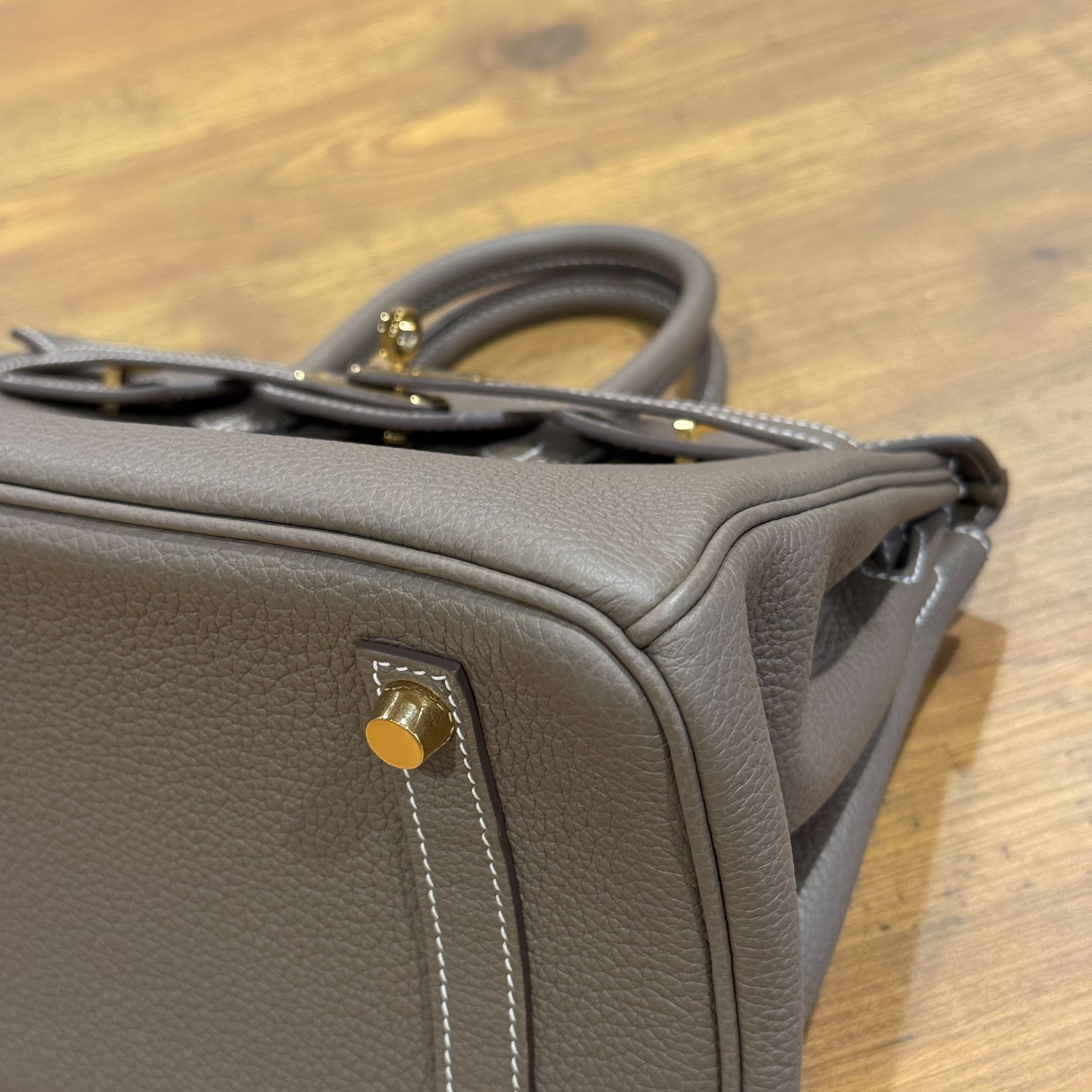 Birkin 25 Etoupe Togo Leather Handbag with Gold Hardware (K Stamp) — view 7