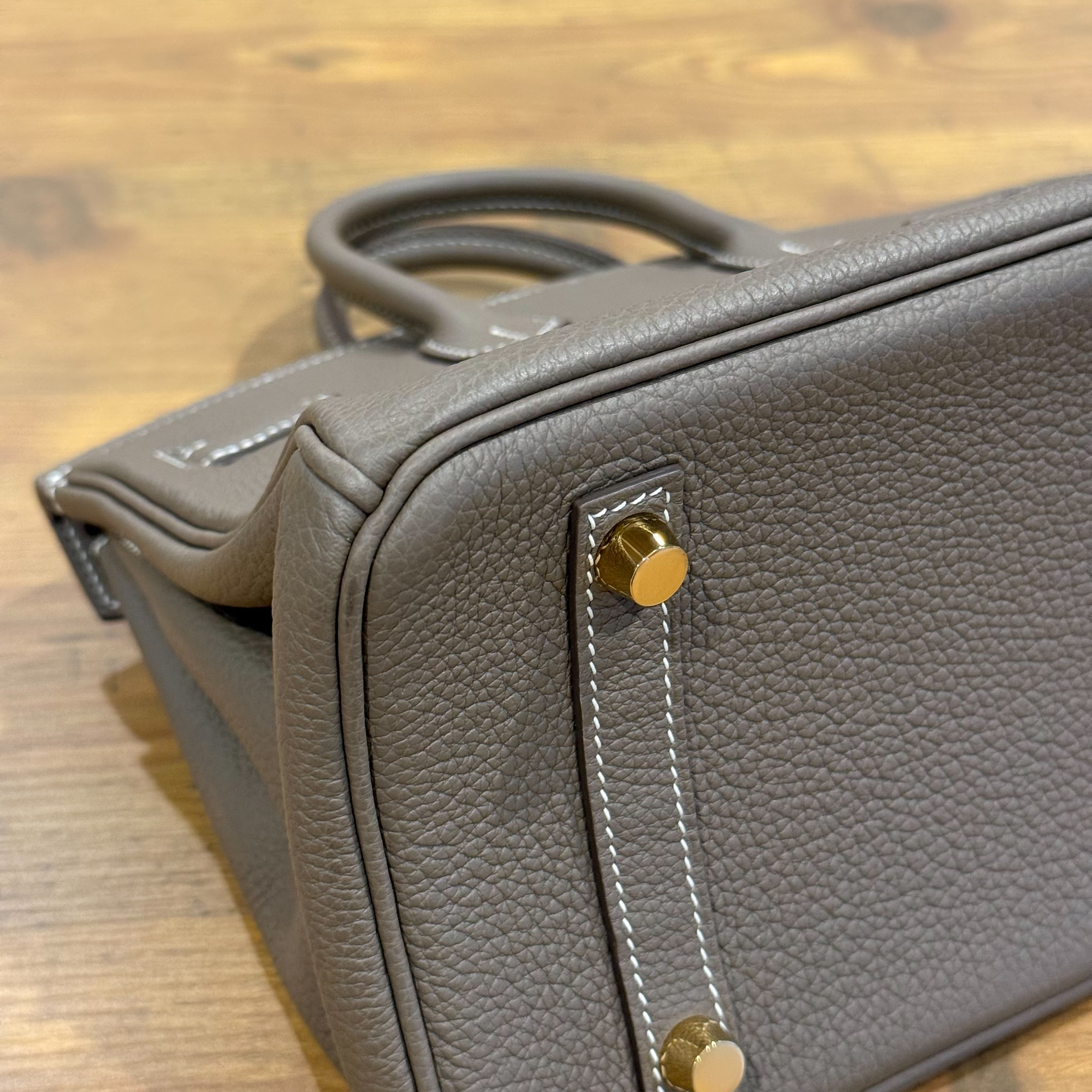 Birkin 25 Etoupe Togo Leather Handbag with Gold Hardware (K Stamp) — view 8