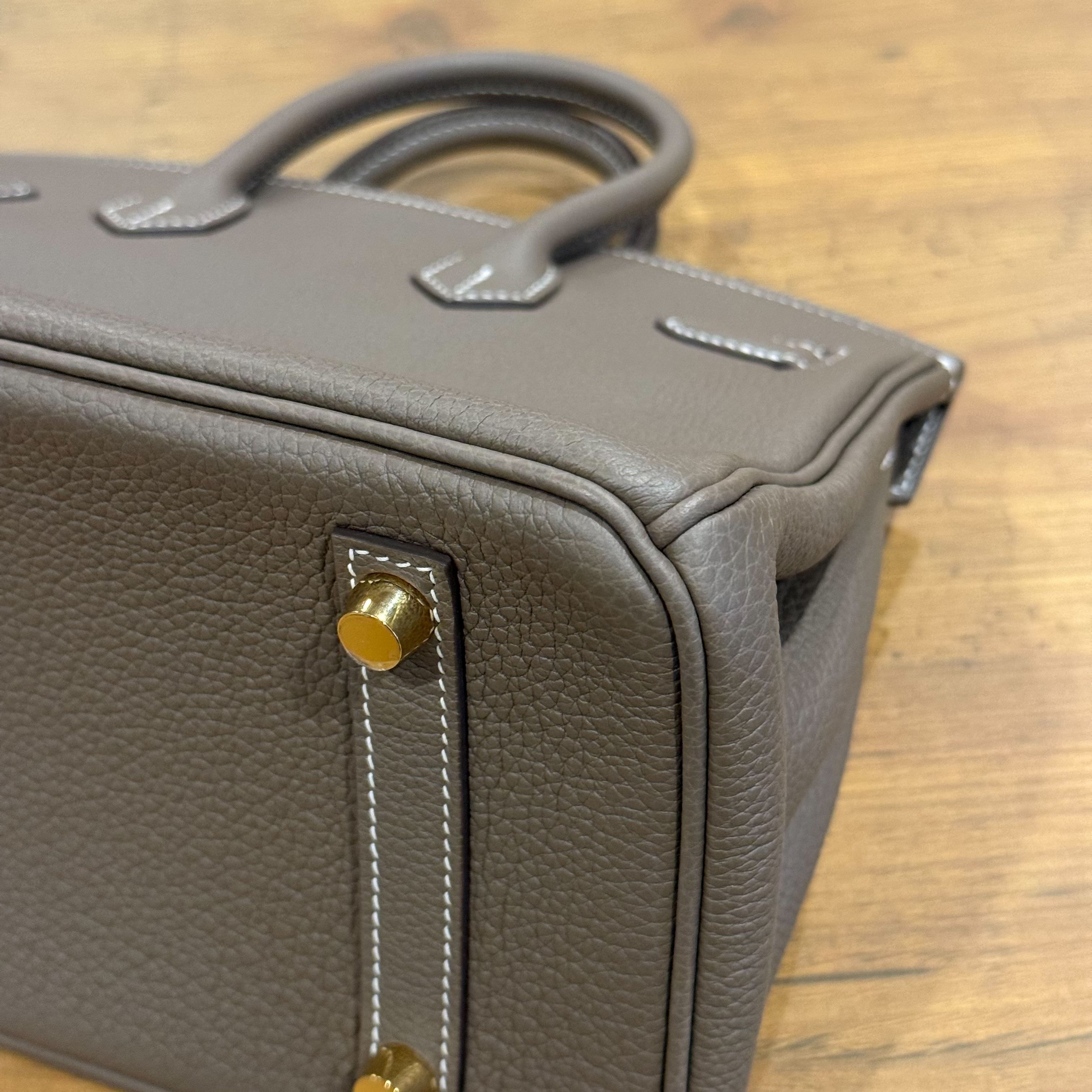 Birkin 25 Etoupe Togo Leather Handbag with Gold Hardware (K Stamp) — view 9