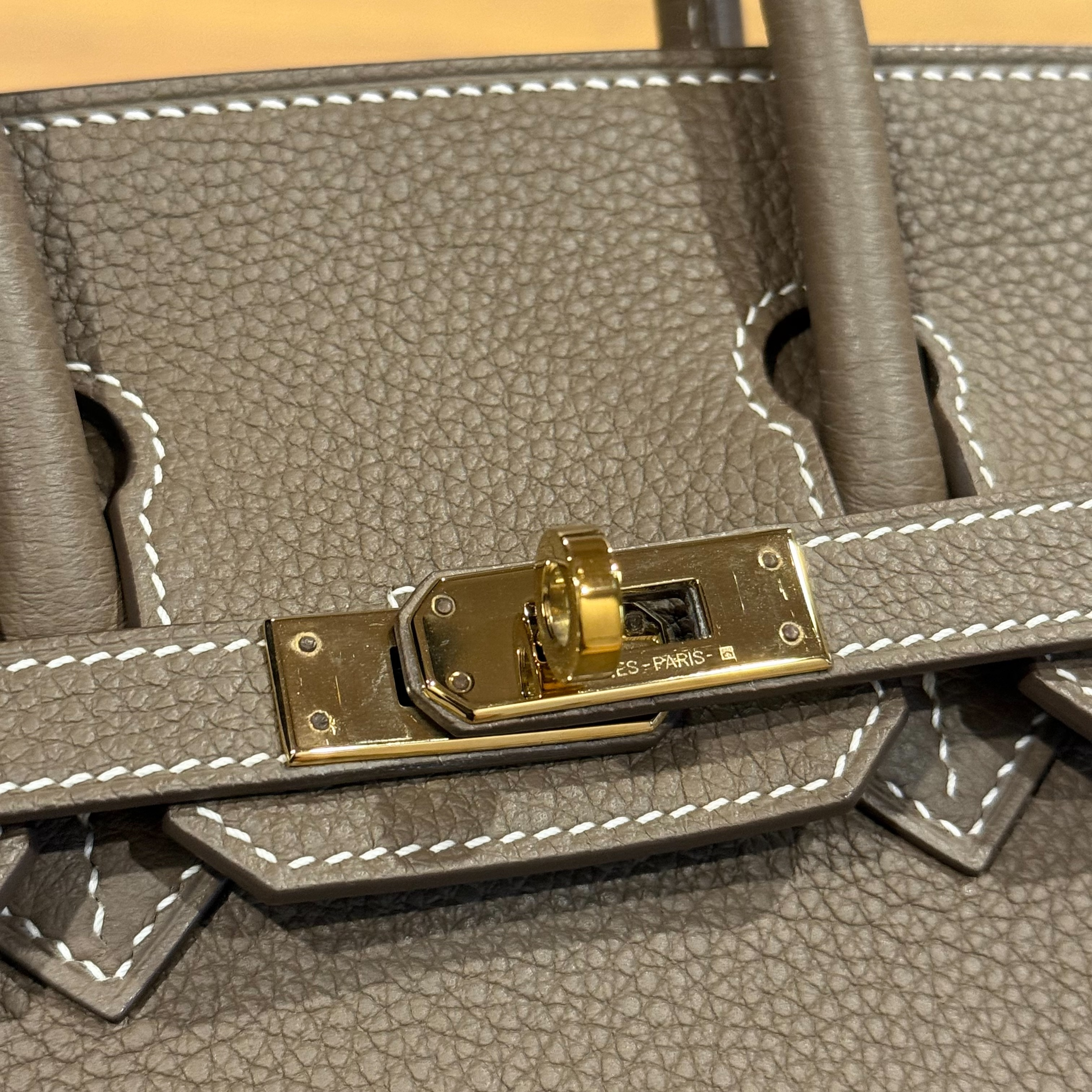 Birkin 25 Etoupe Togo Leather Handbag with Gold Hardware (K Stamp) — view 10