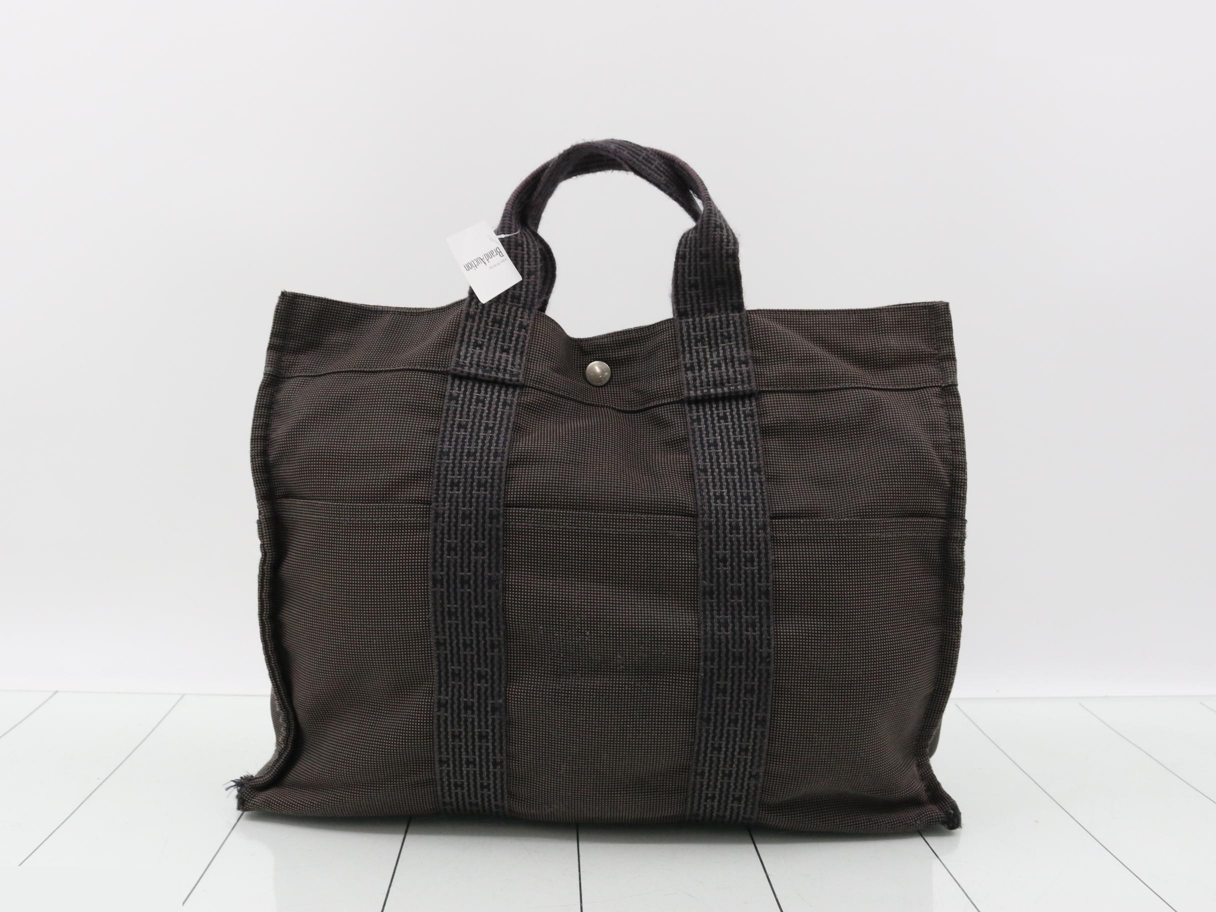Aleline Tote MM Gray with Key and Padlock — view 2