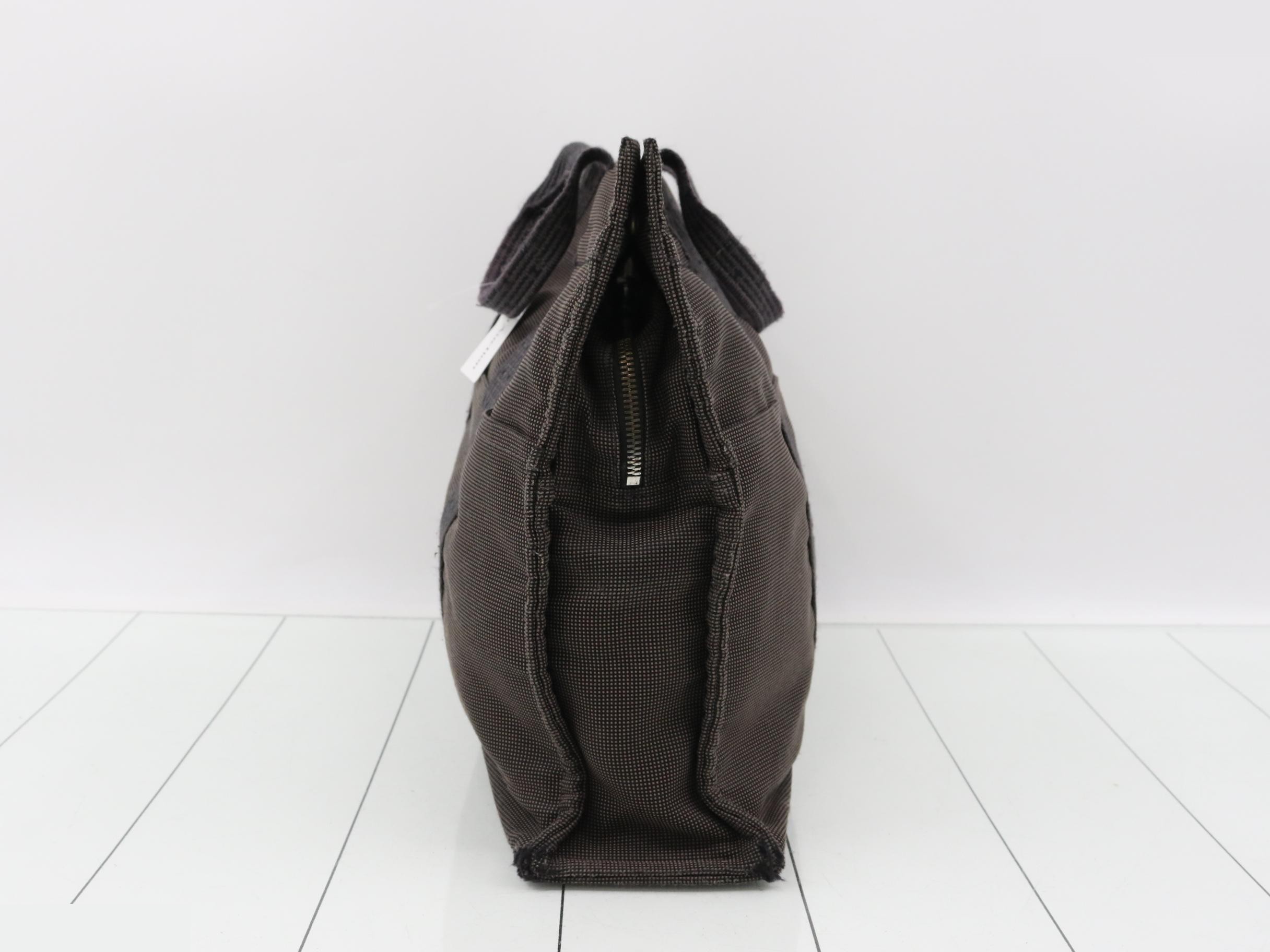 Aleline Tote MM Gray with Key and Padlock — view 4