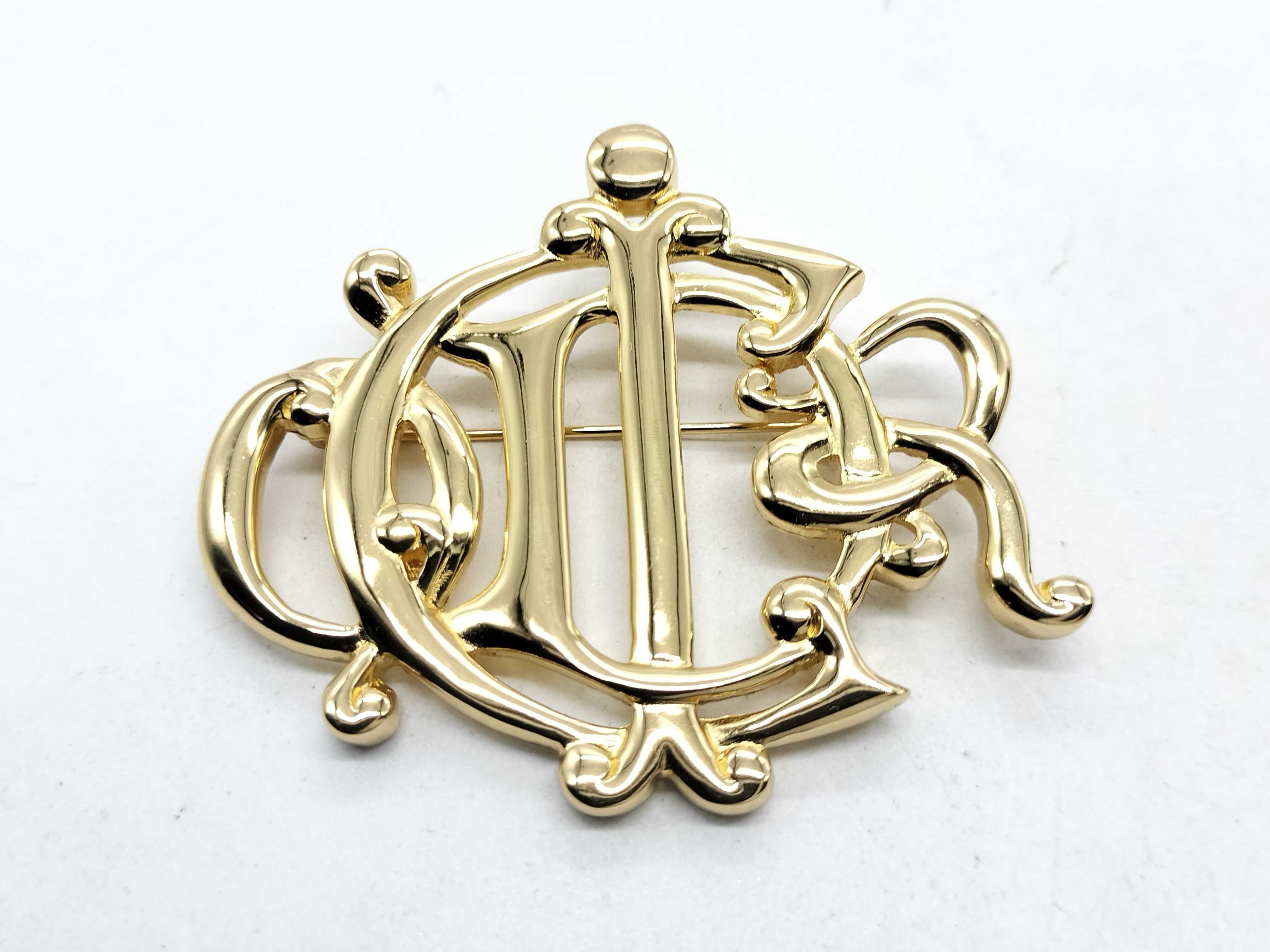 CD logo brooch