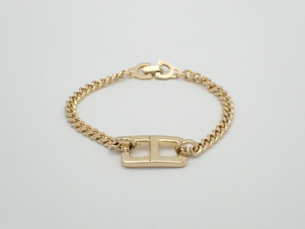 Other items in the line: Precious metal bracelets and bangles (metal), wrist circumference approximately 17.5 cm.