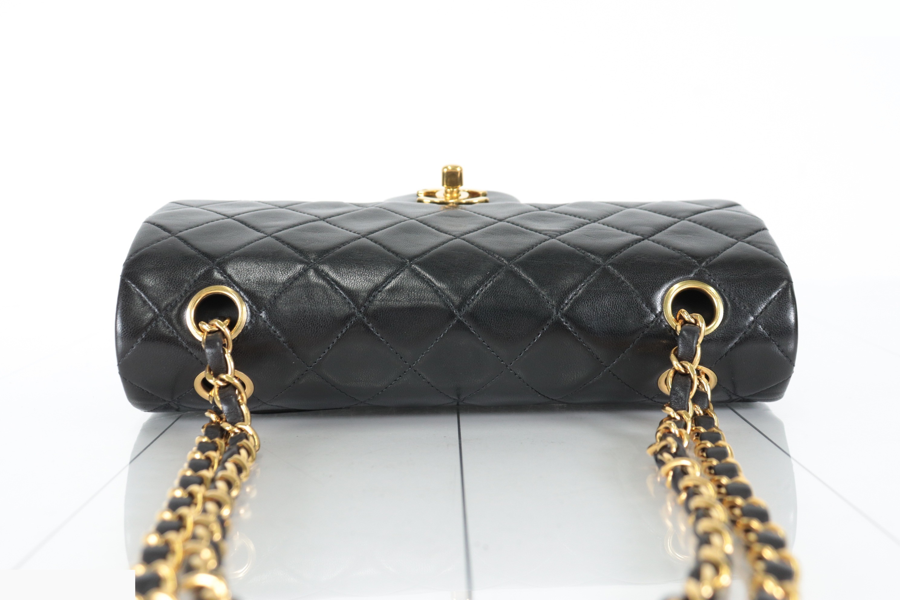Double flap 23 Lambskin Chain Shoulder Bag, Series 3 — view 6