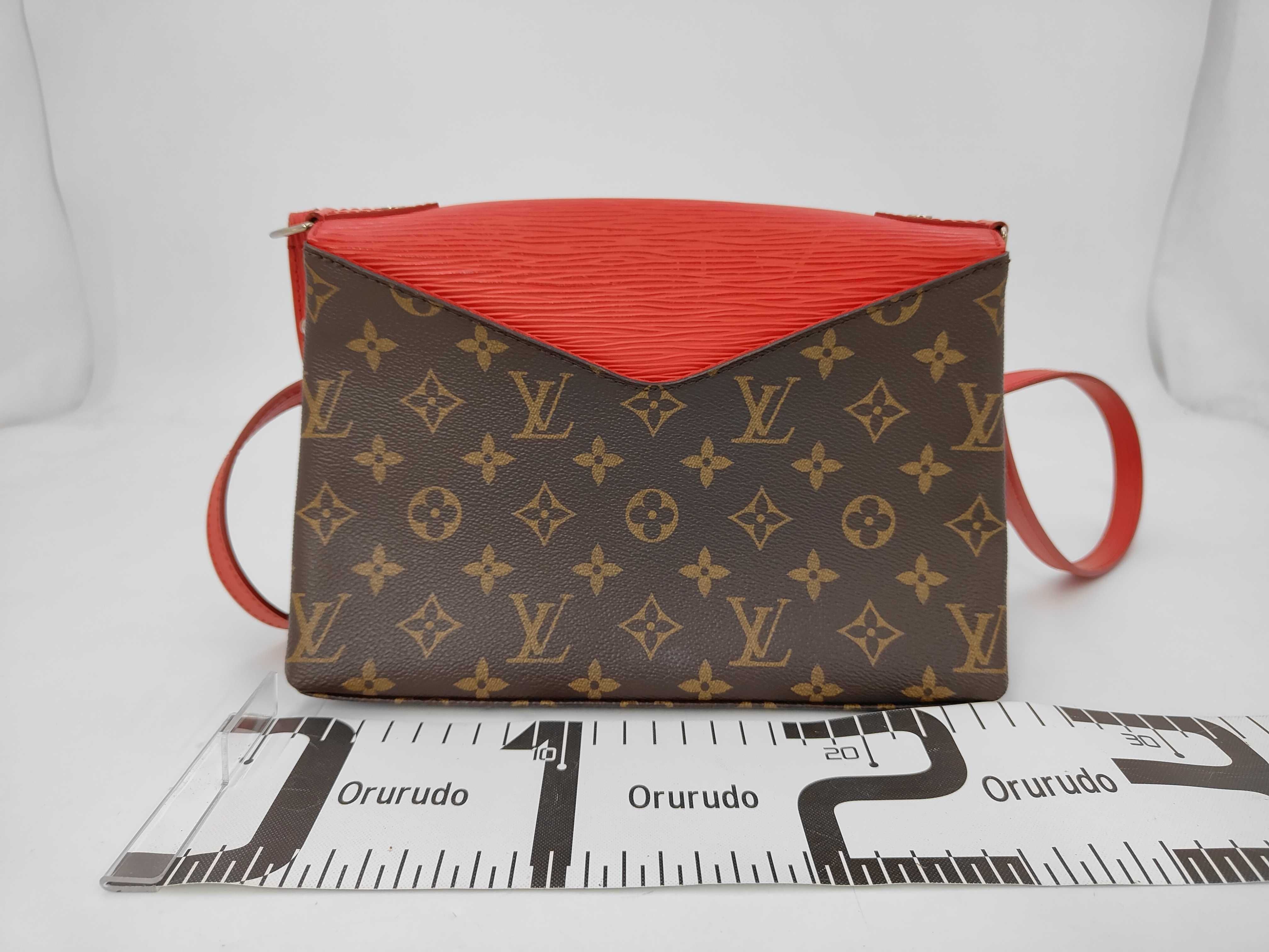 LV Monogram Epi M44031 Saint Michel RFID Shoulder Bag — view 2