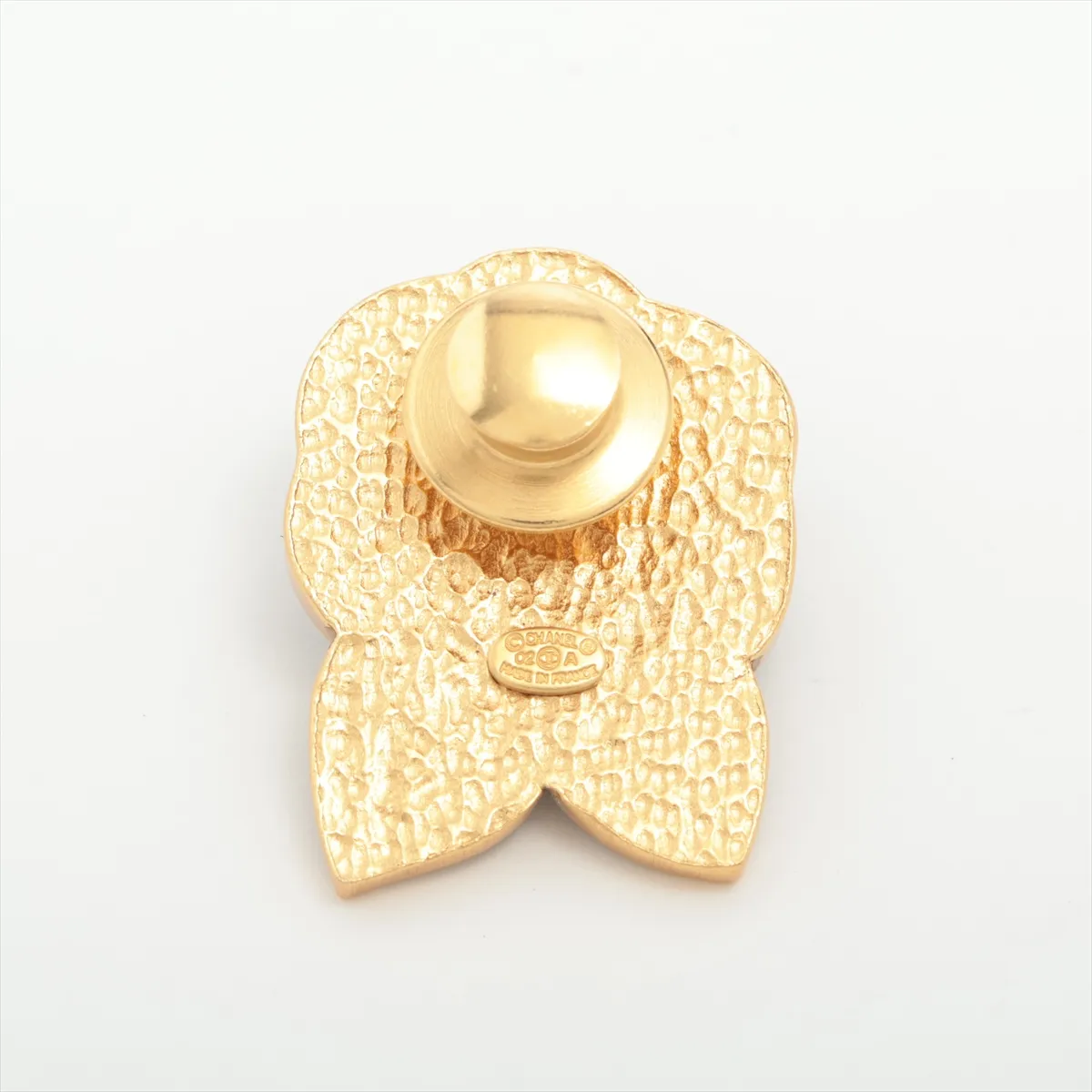 Cocomark Camellia 02A Pin Brooch GP x Fake Pearl Black x Gold — view 2