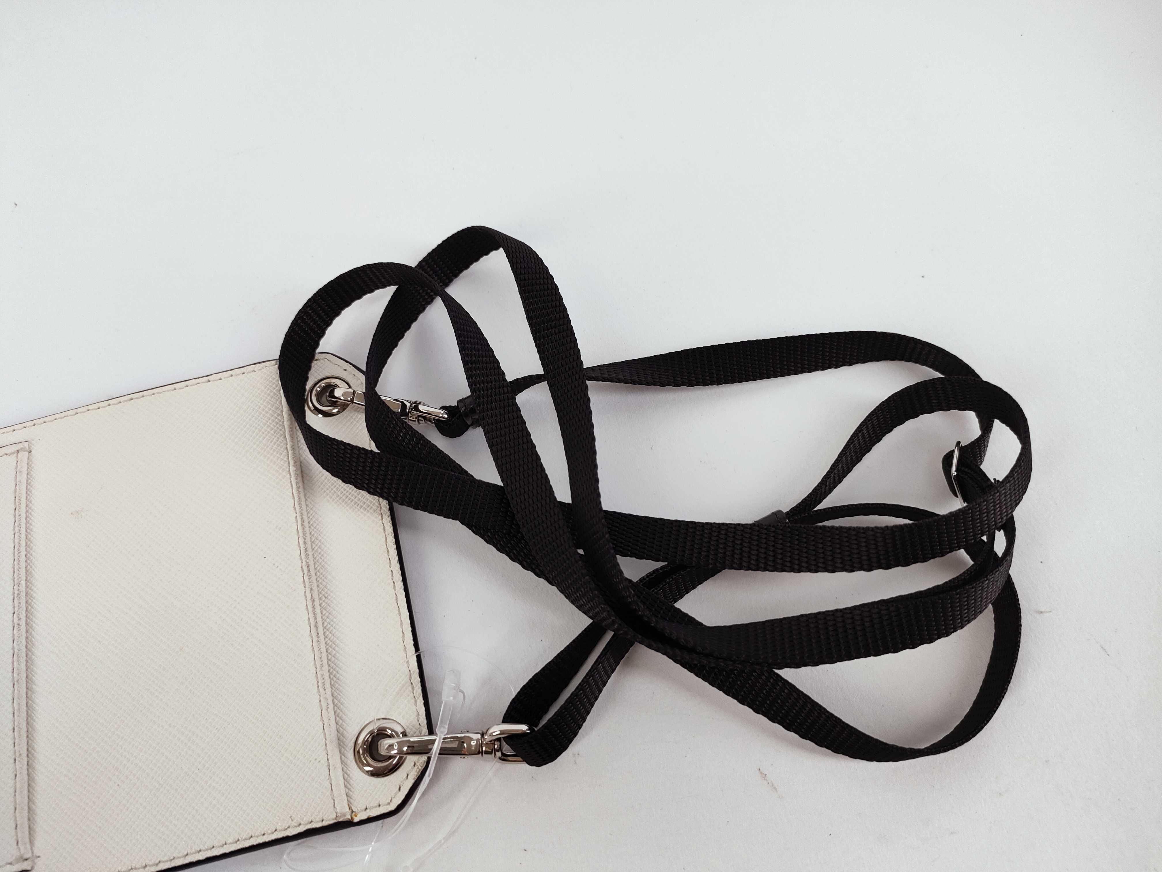 smartphone case, white, other accessories — view 3