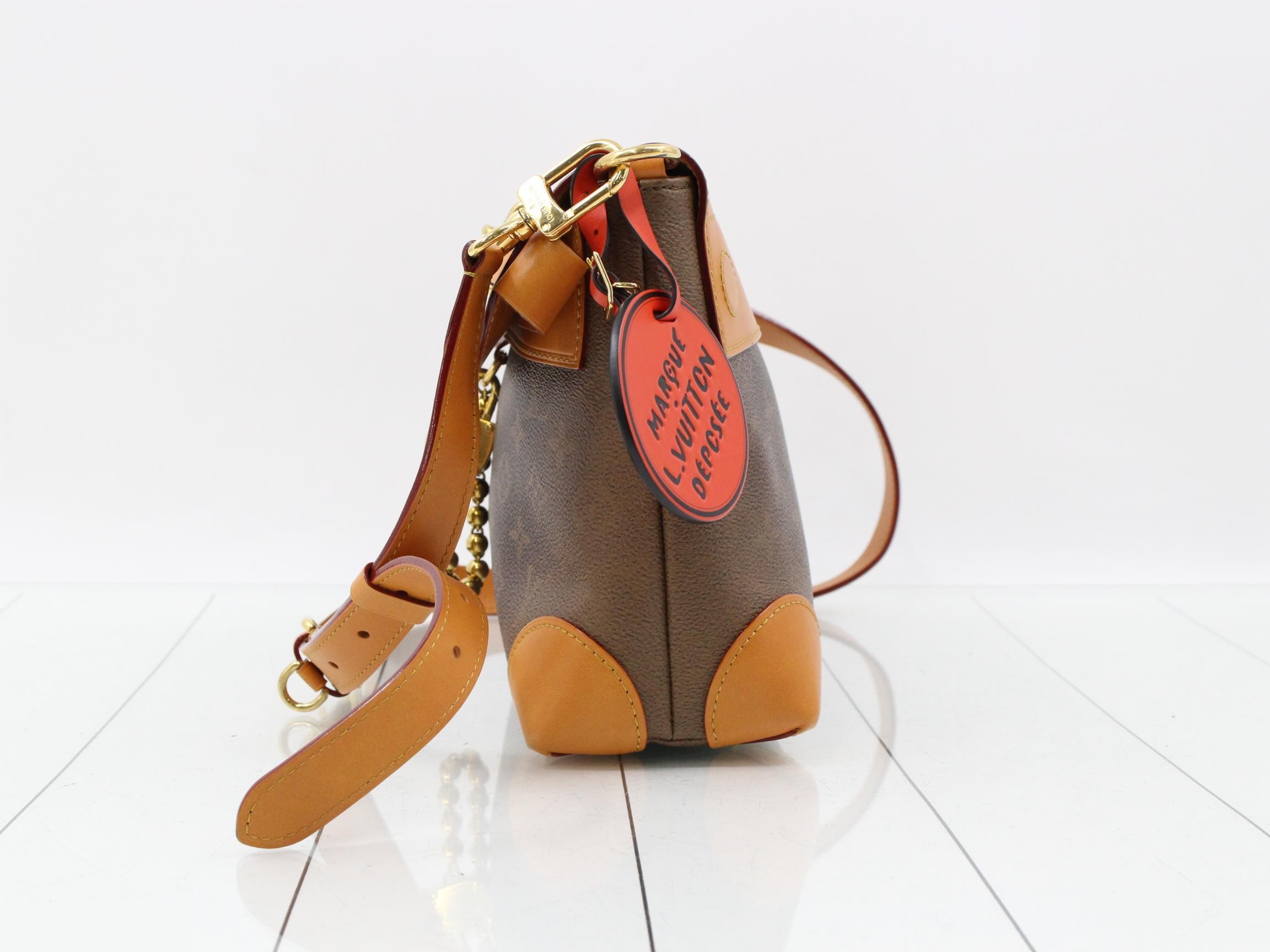M11533 Steamer Crossbody — view 3